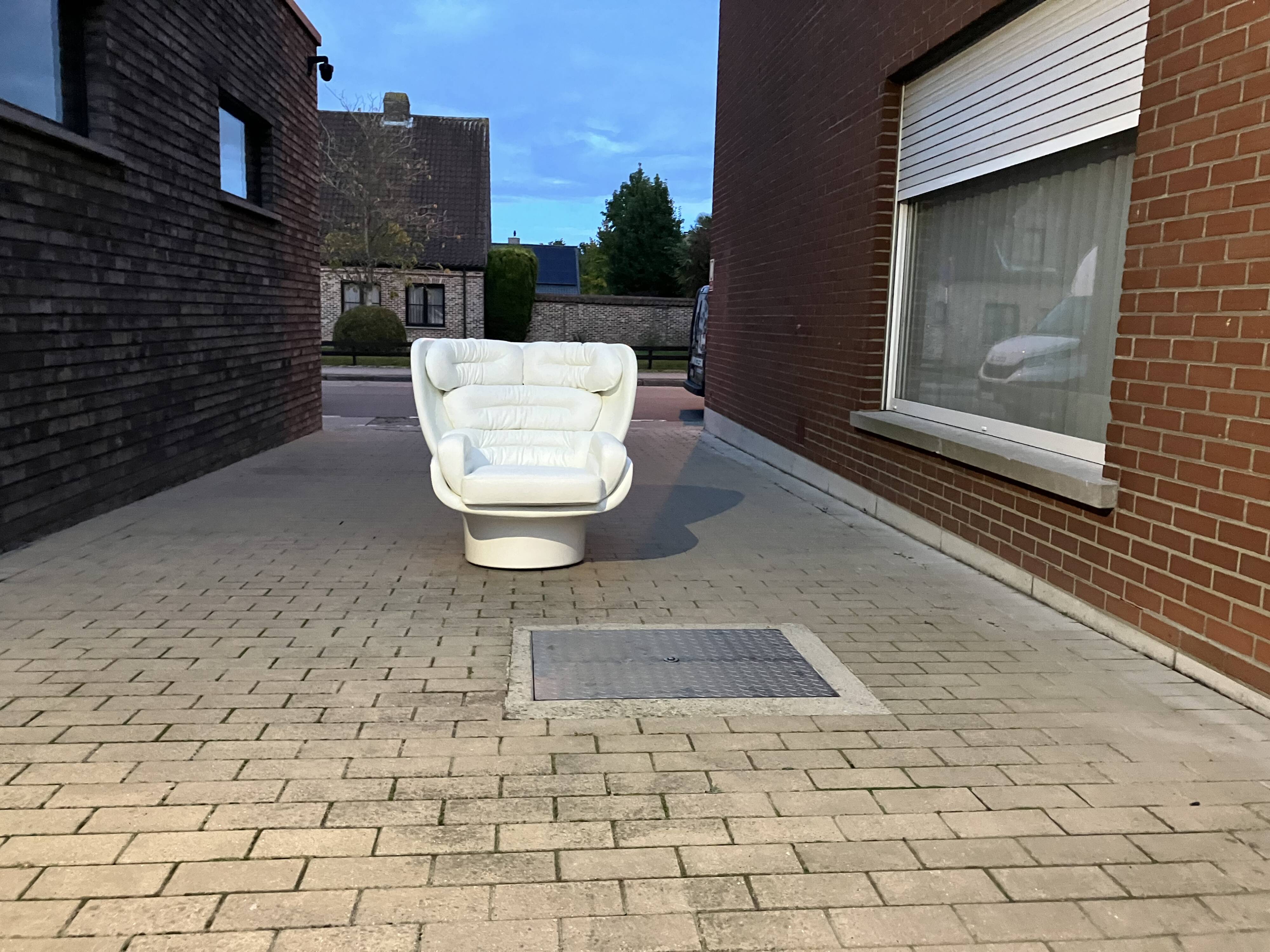 White Elda Joe Colombo chair Longhi, new condition!