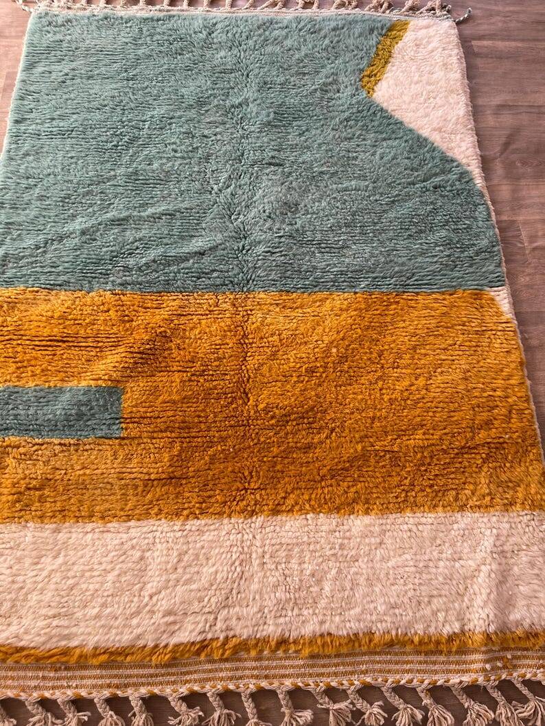 Traditional handmade Berber rug size 150 x 250 cm