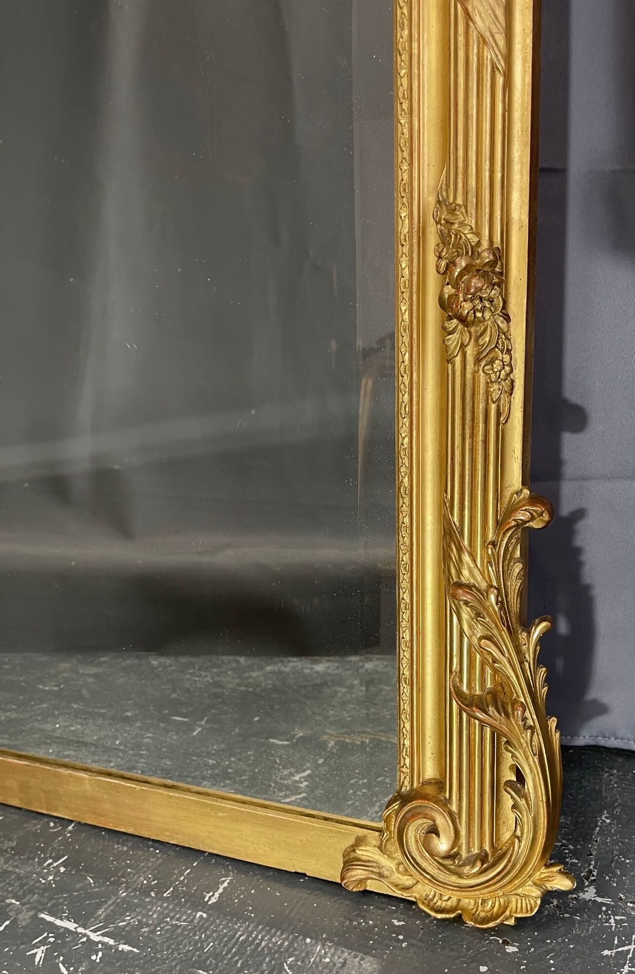 Mirror period XIXth Napoleon III, gilding gold leaf, very good condition