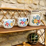 Trio de pichets fleuris anciens