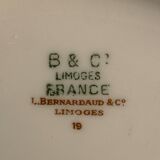 7 flat plates in porcelain of Limoges Bernardaud, decoration of golden Greek, XXth century