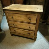 Small chest of drawers in solid walnut circa 1840