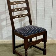 Suite de 6 chaises anglaises 19ème en chêne