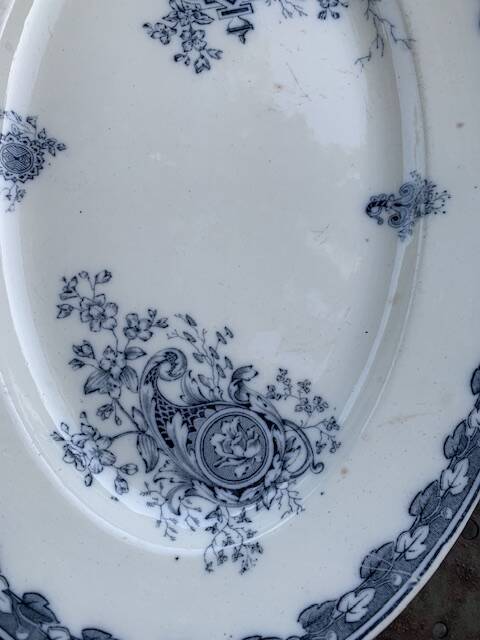 Large earthenware serving dish, cartridge model, sarreguemines, U & C, made in France, earthenware