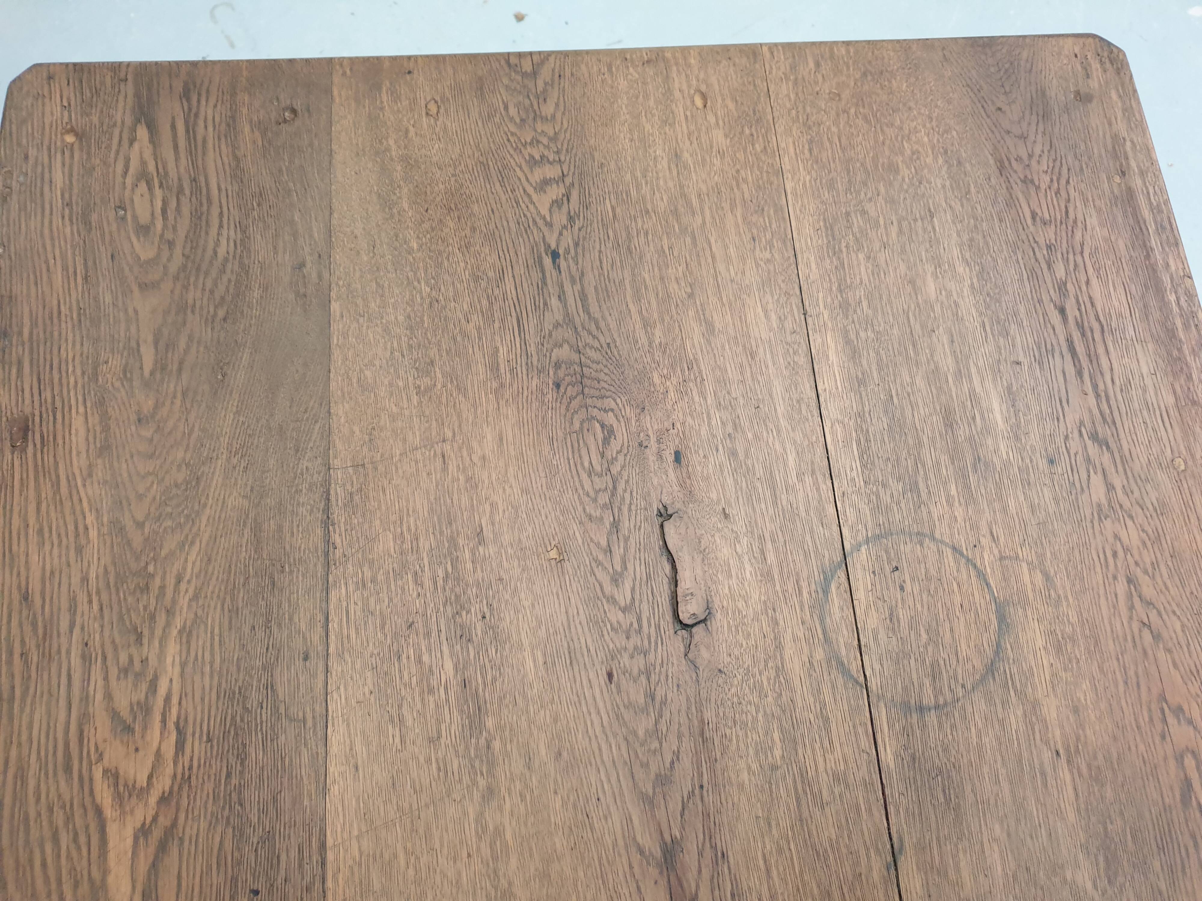 Late XIX debut XX farm table