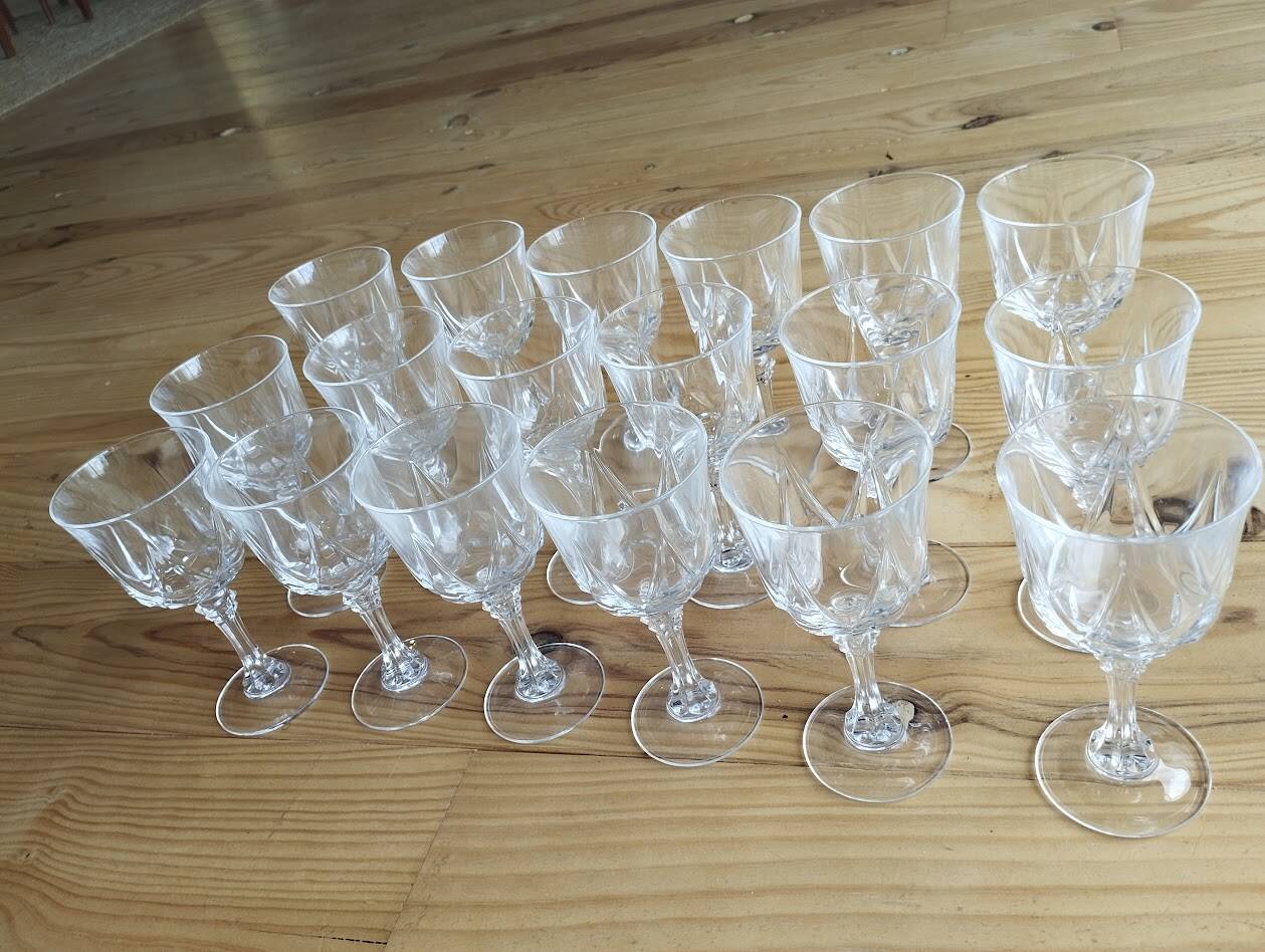 Service of 18 crystal glasses "Auteuil" – Cristal d'Arques – France