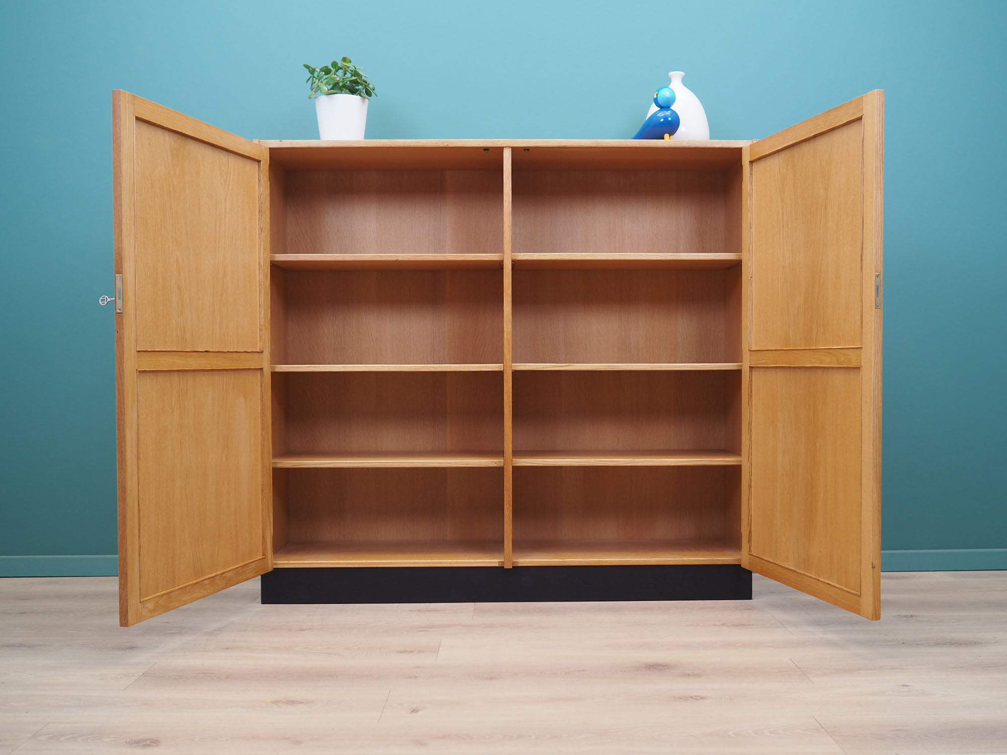 Armoire en chêne, années 60, design danois, fabriquée au Danemark