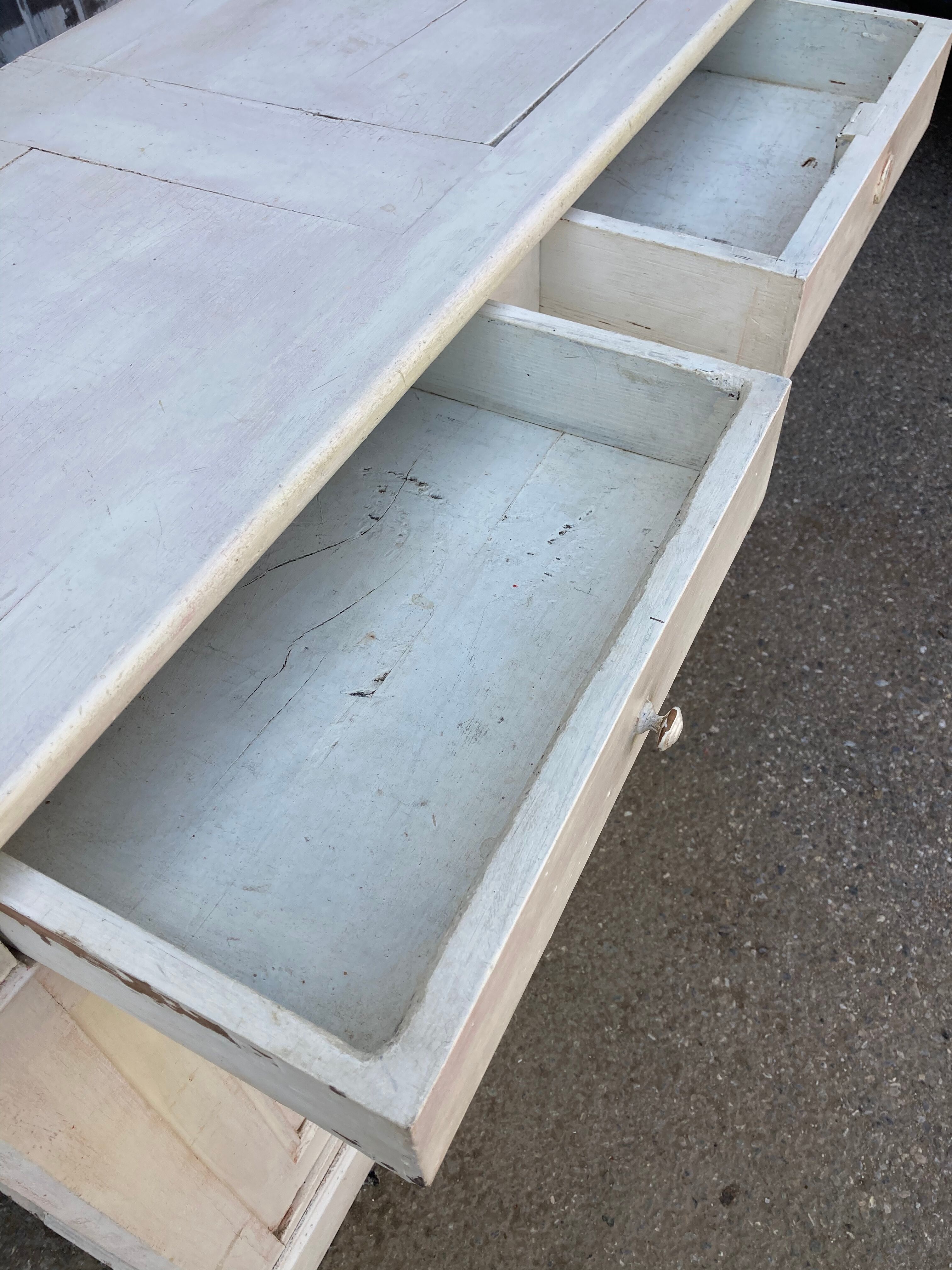 2-door furniture, 2 white patina drawers