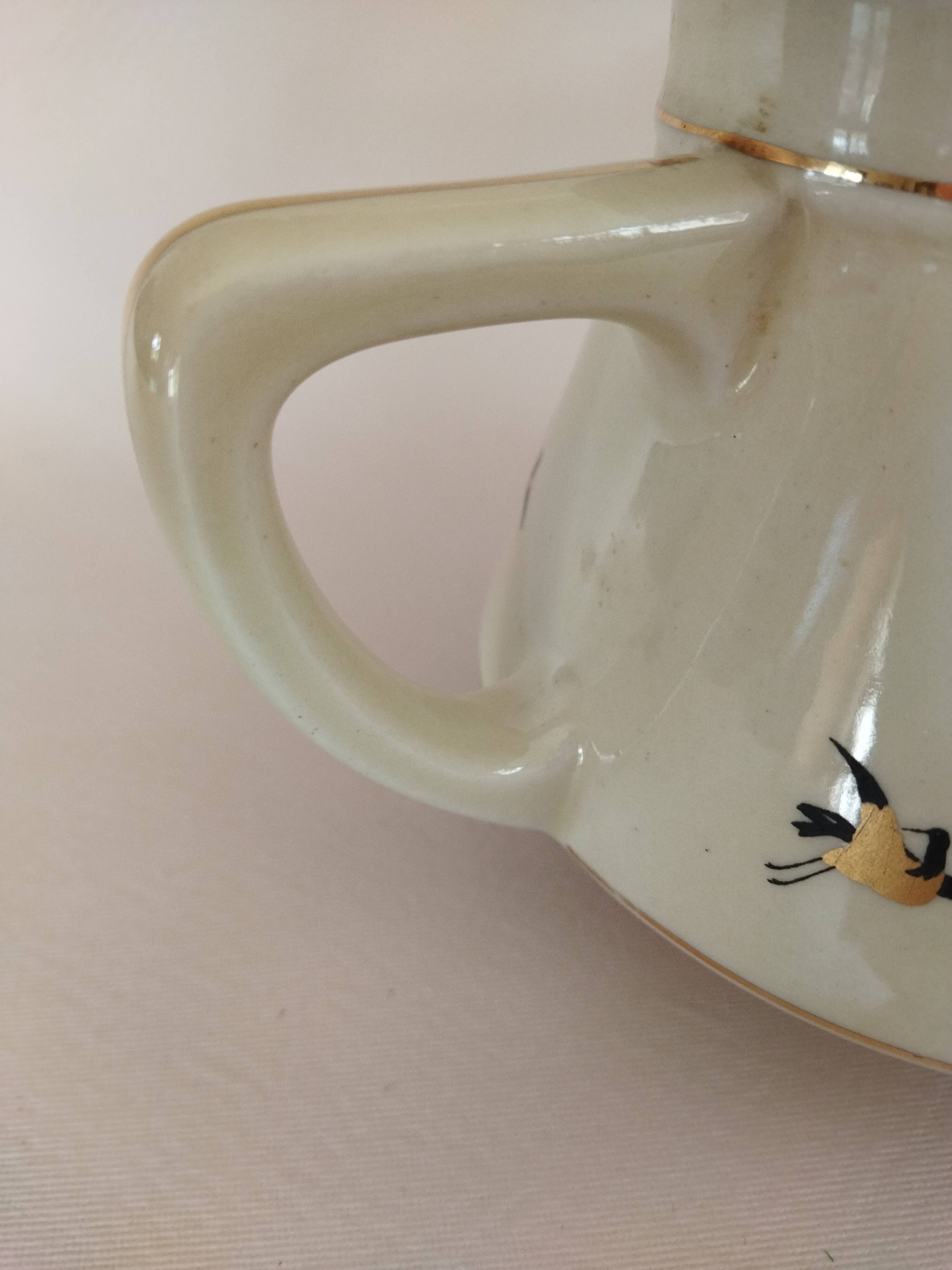 Salam pourer with Japanese motifs