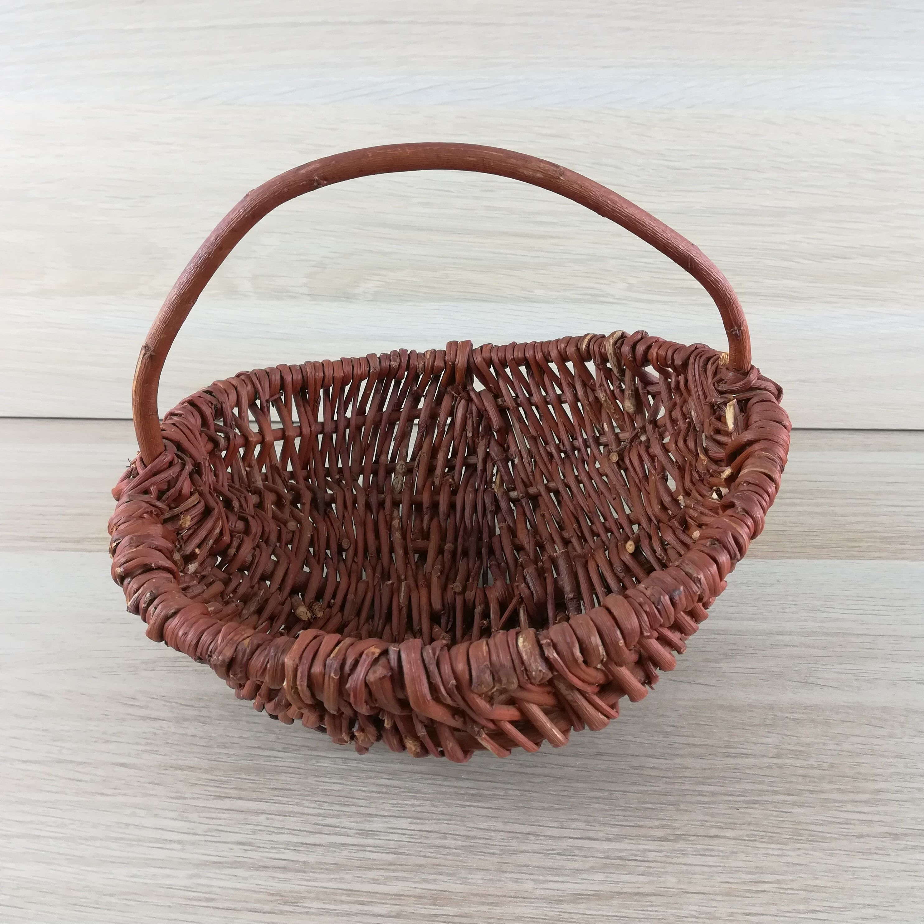 Panier en osier tressé