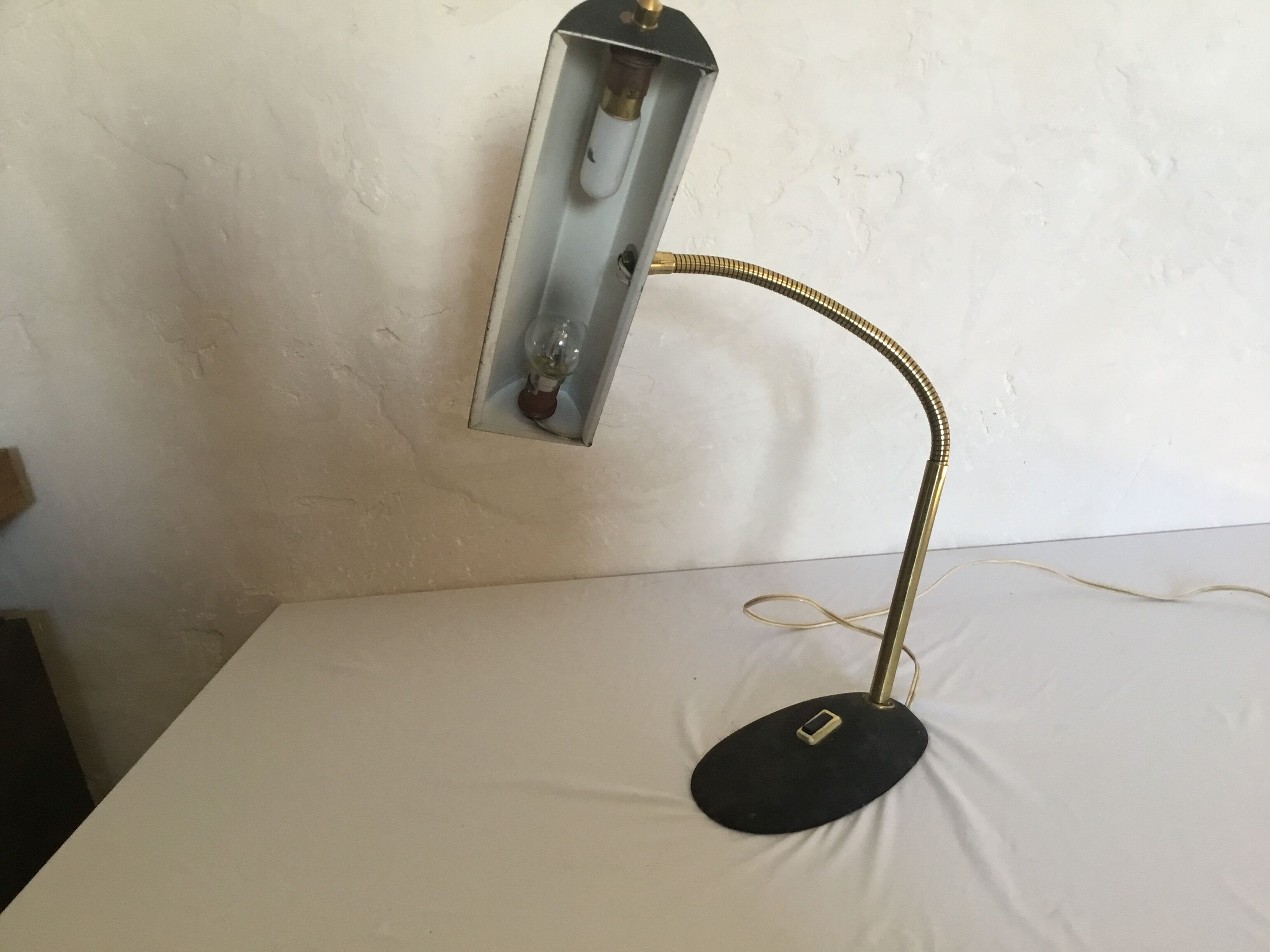 Vintage office lamp design gold and black