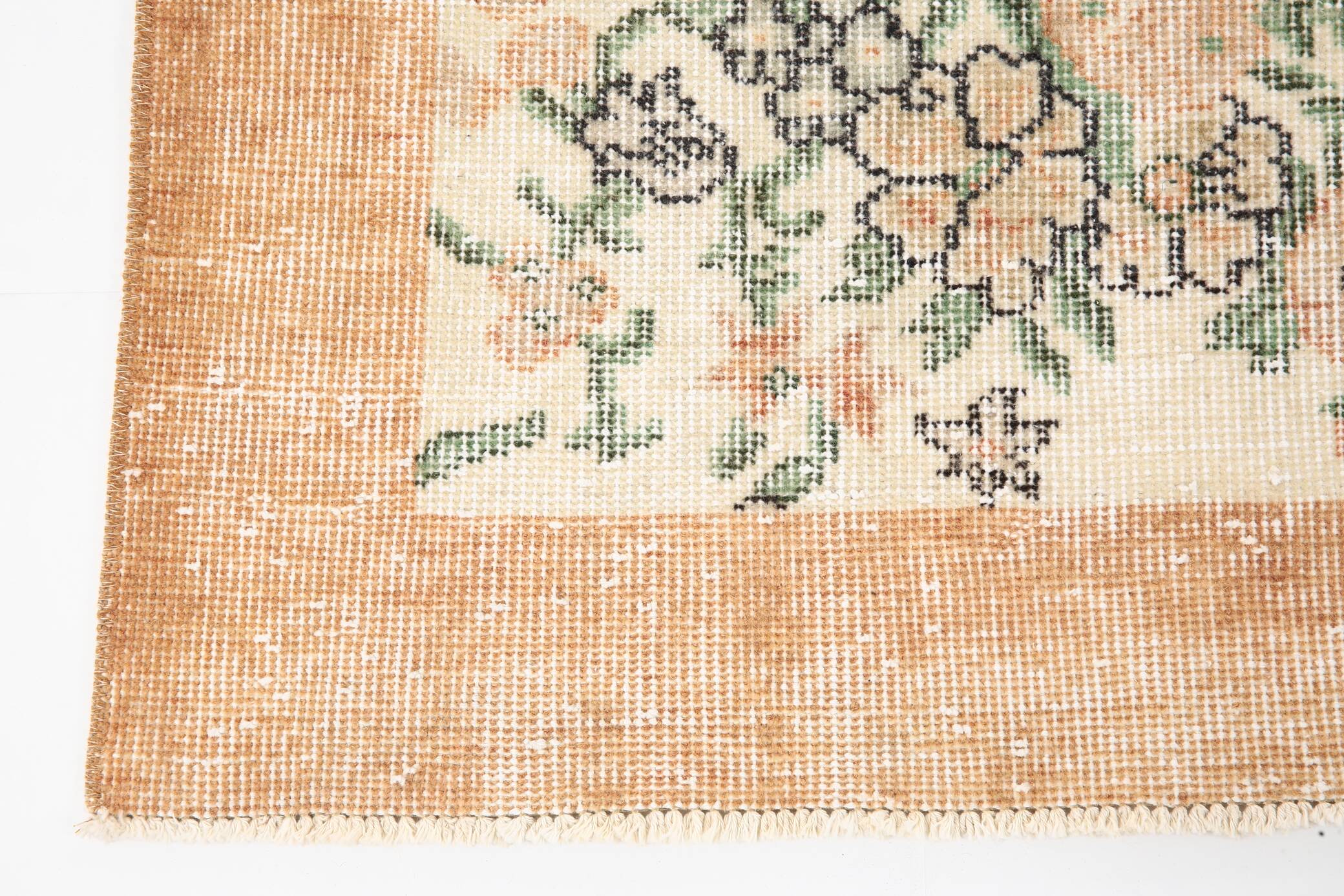 Tapis en laine et coton à décor floral