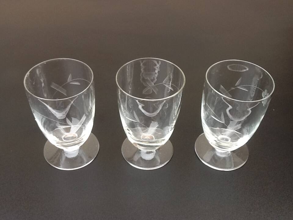 1930s 3 Glasses on pedestal Chiseled floral decoration