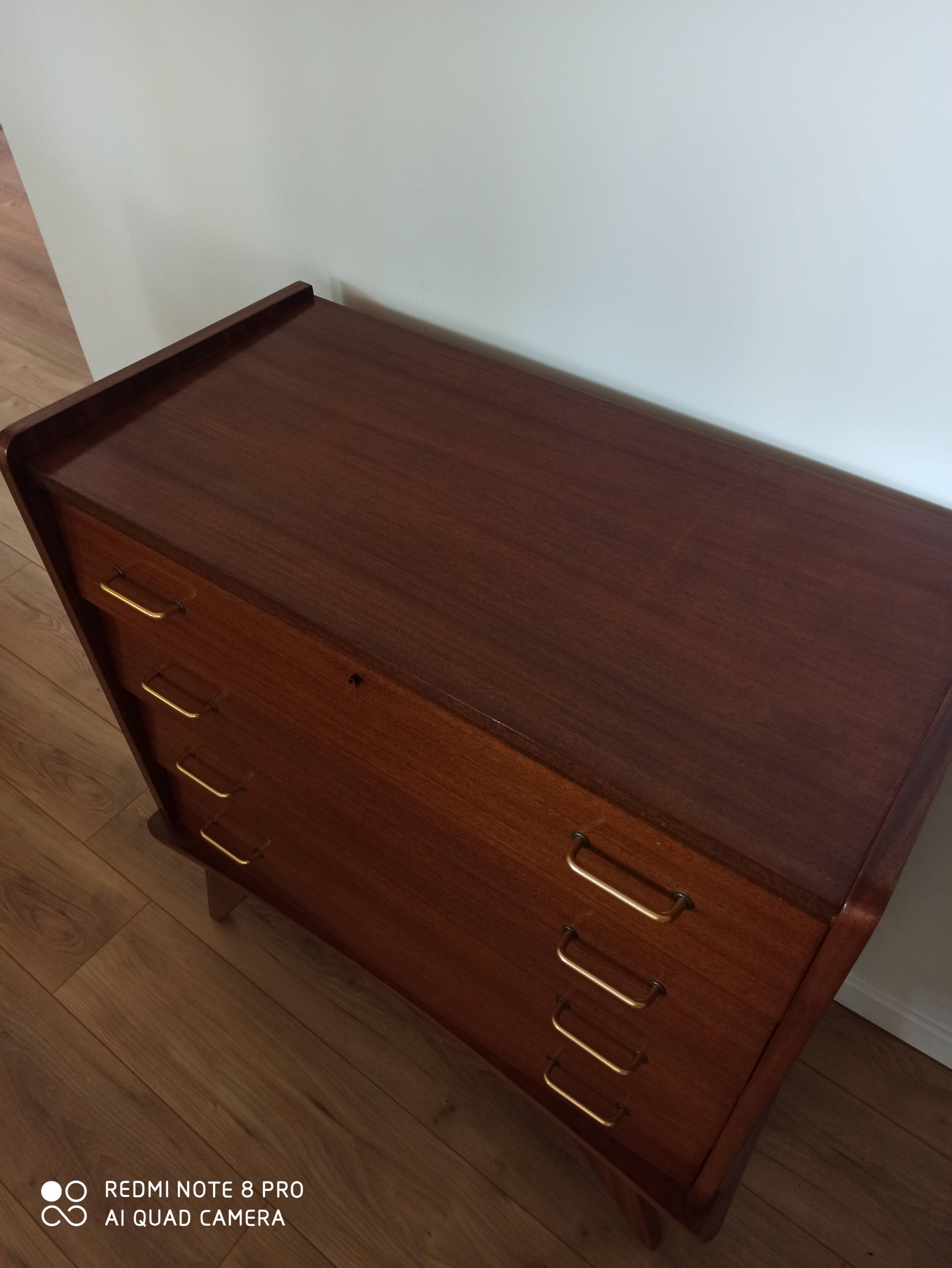 Commode vintage
