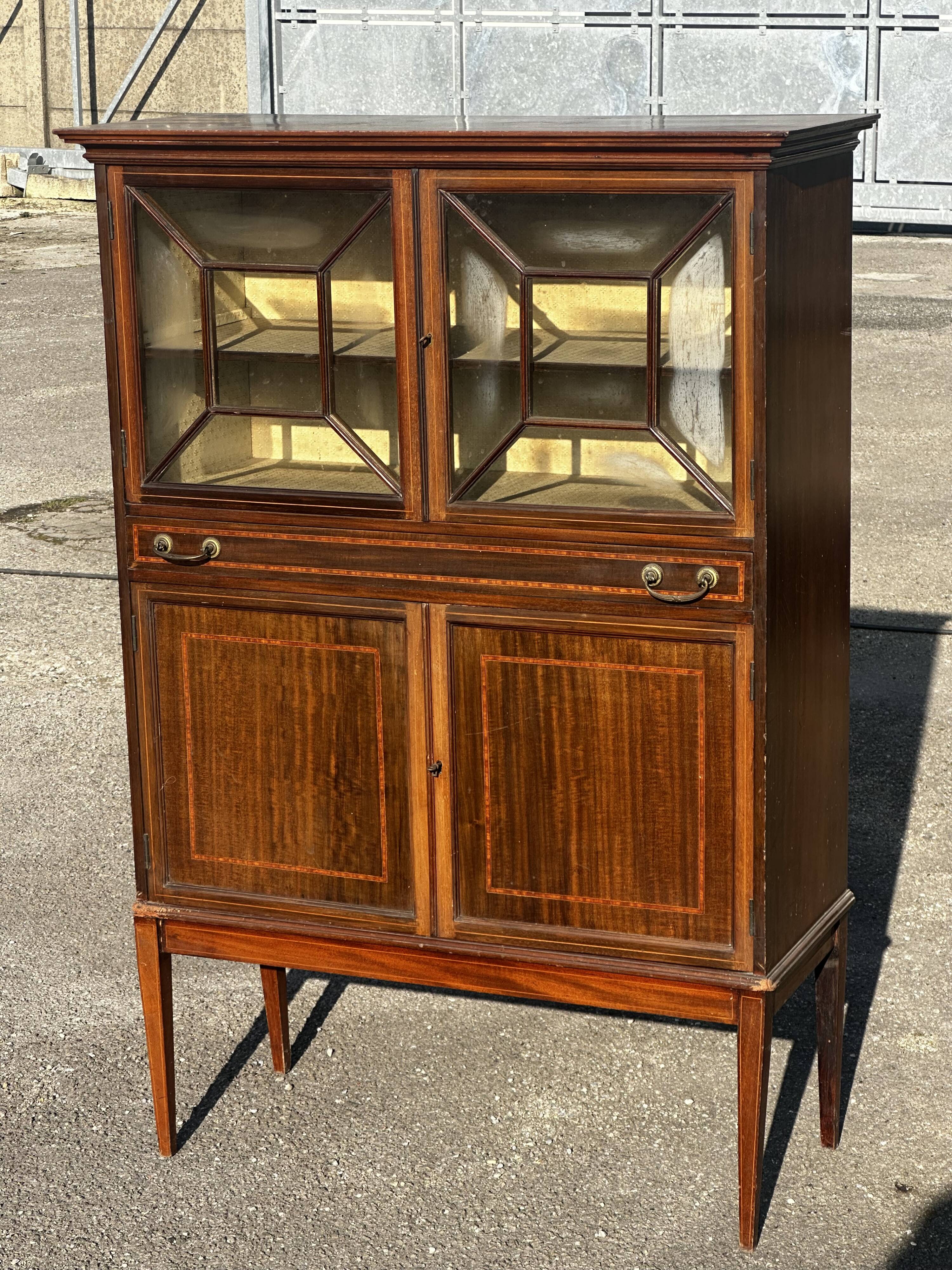 Vitrine buffet en acajou début XX e - Royaume Uni