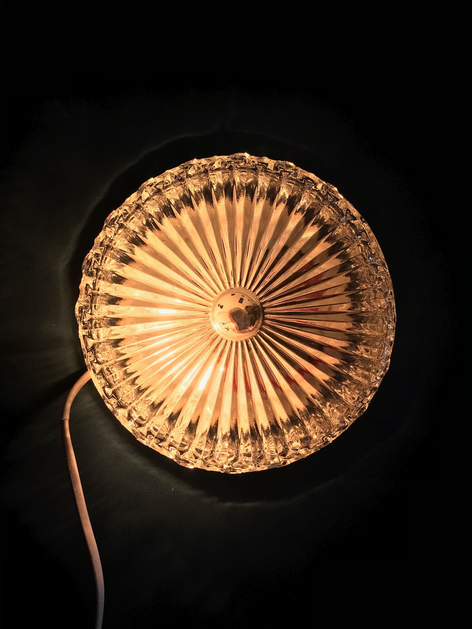 Round ceiling light in chiseled glass