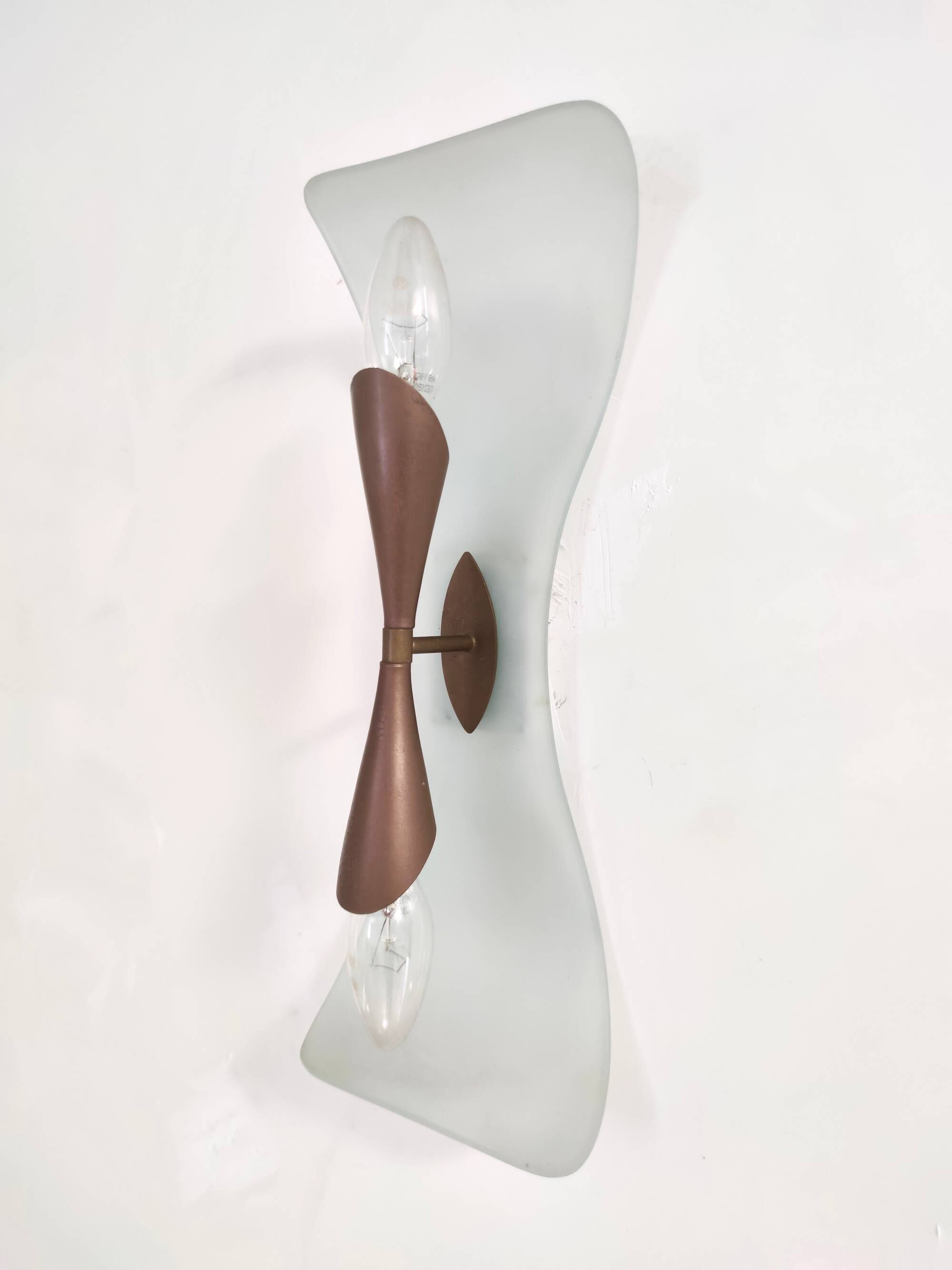 Vintage Brass and Etched and Curved Glass Wall Light ascribable to Fontana Arte
