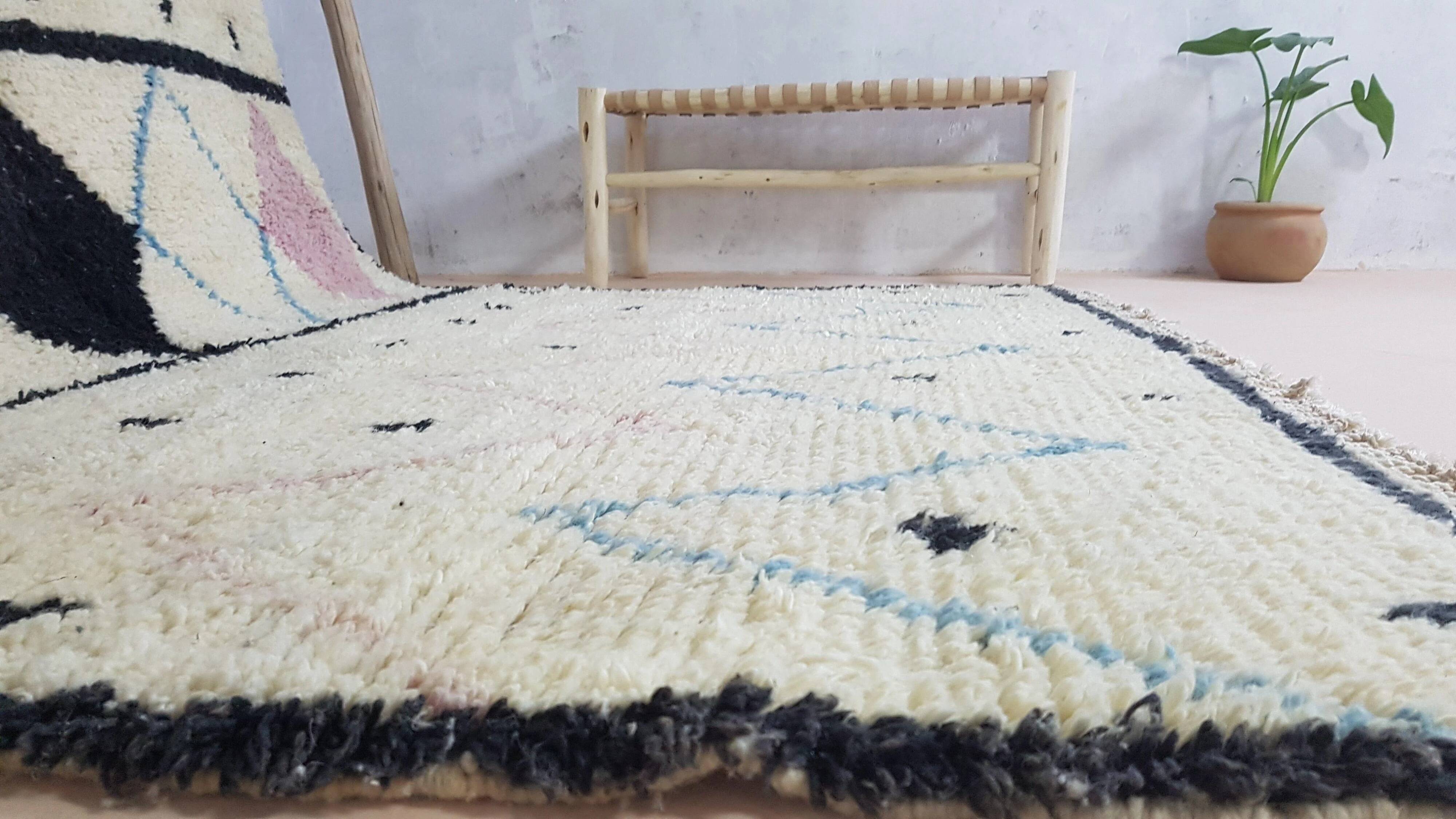 Large Azilal rug, 295 x 190 cm