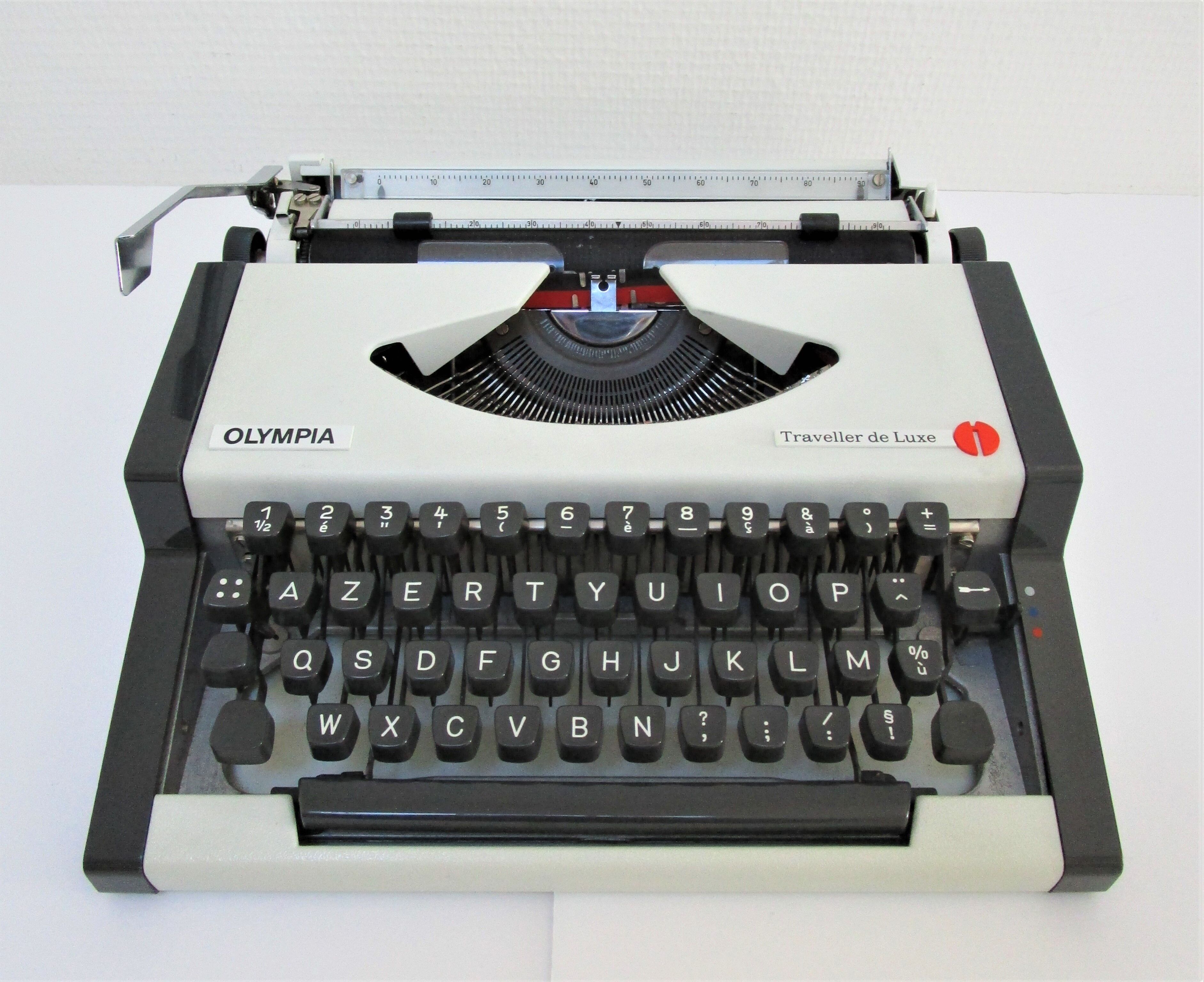 Olympia traveller typewriter luxury 70s