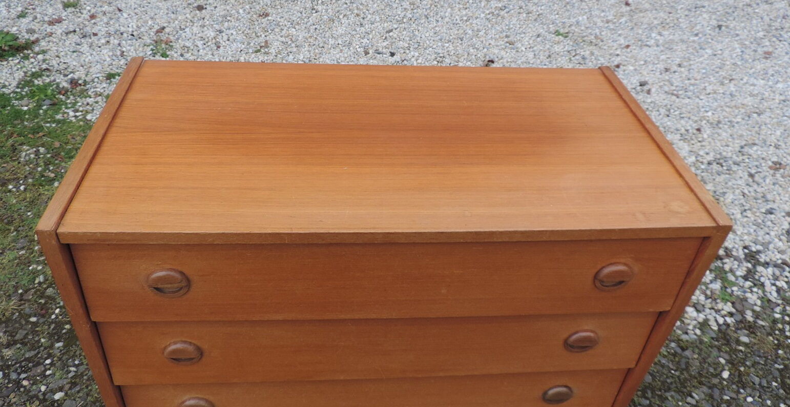 Vintage chest of drawers