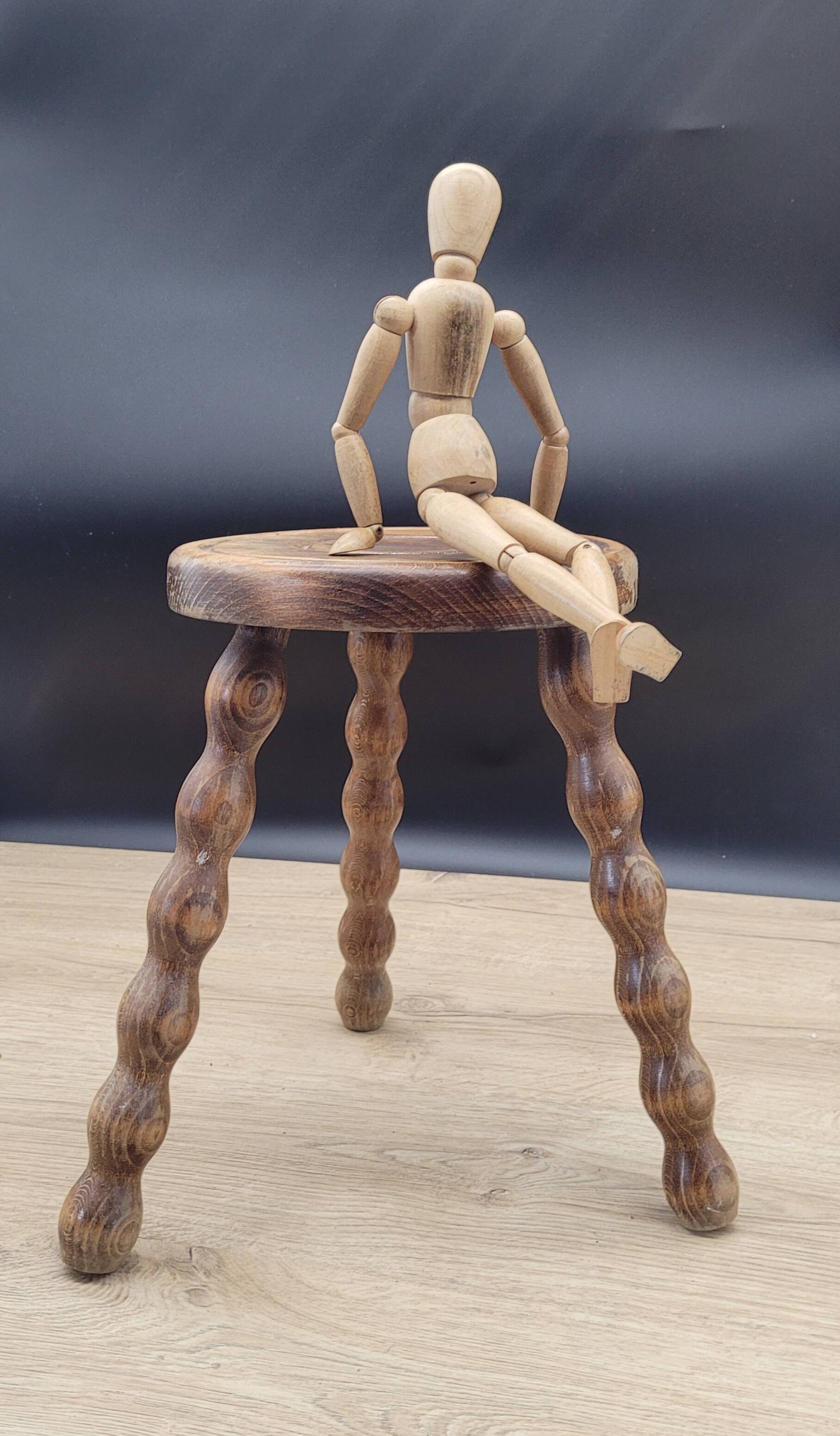 Tabouret tripode pieds boules