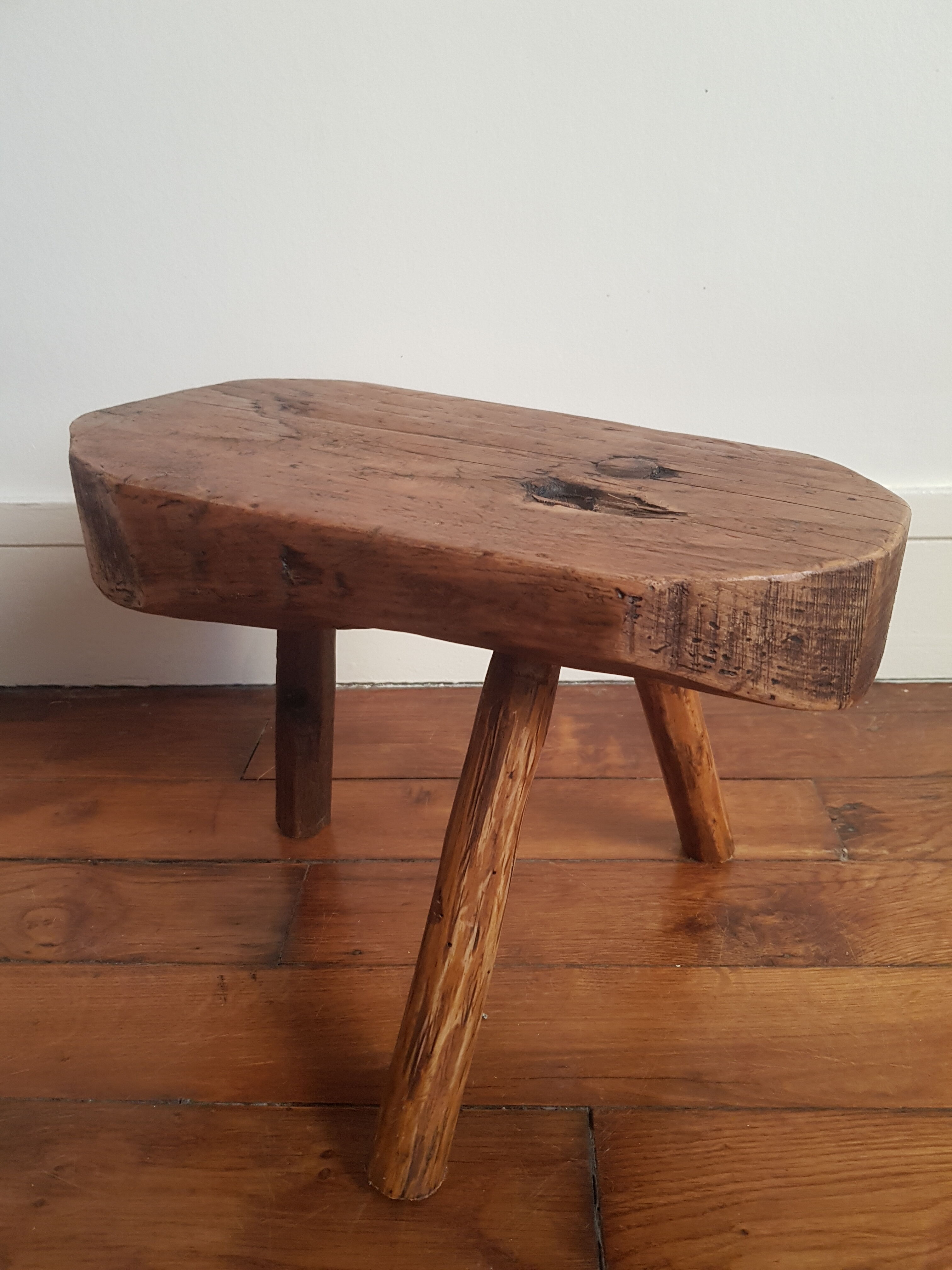 Vintage tripod stool low