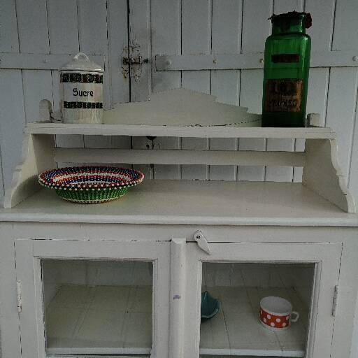 Small dresser/wardrobe