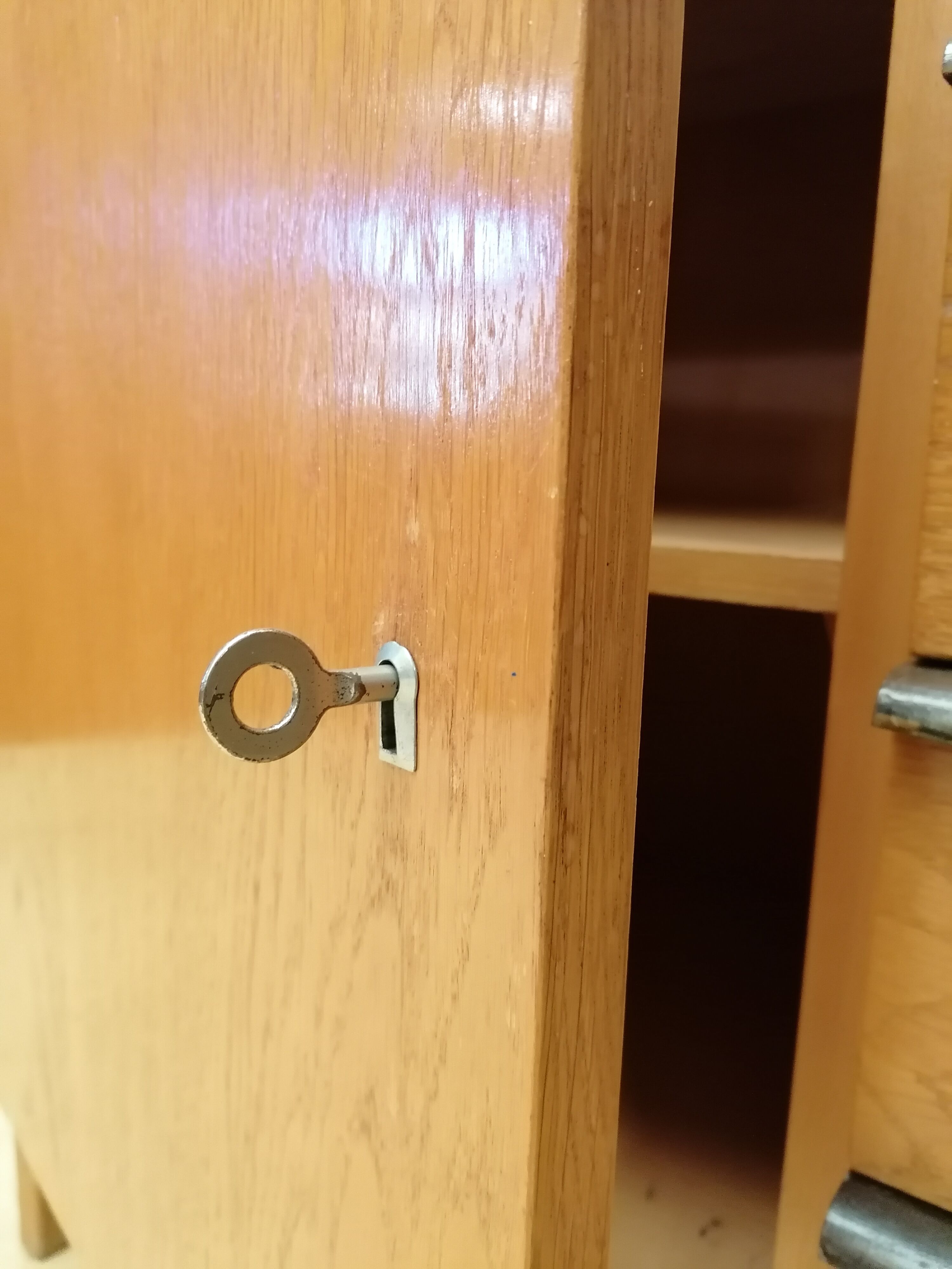 Cmmode vintage en bois, ex Tchécoslovaquie, style scandinave, 1960