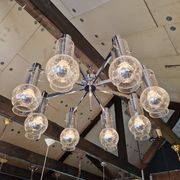 Grand plafonnier/lustre en métal chromé et verre soufflé bullé, années 1970