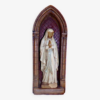 Belle Statue Ancienne de Notre Dame de Lourdes dans une Niche