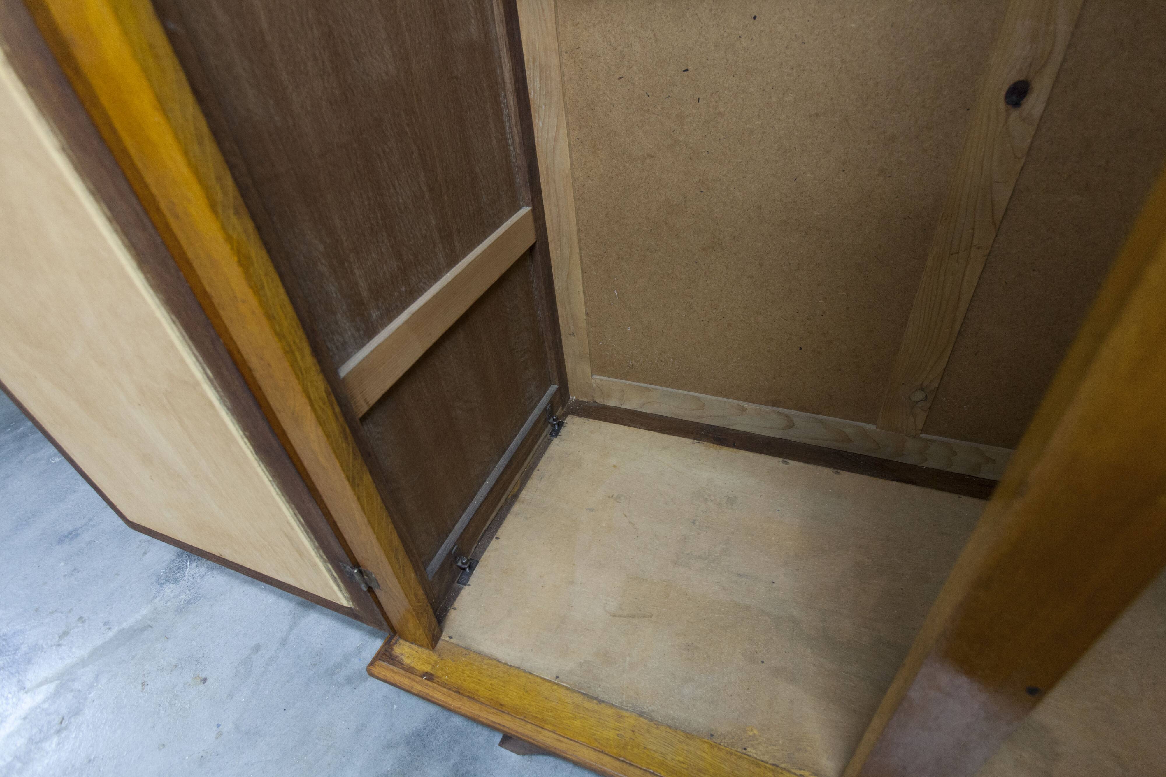French wardrobe with tapered legs, 3 doors, 120cm hanging rail, new.