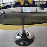 Vintage tulip table from the 1970s