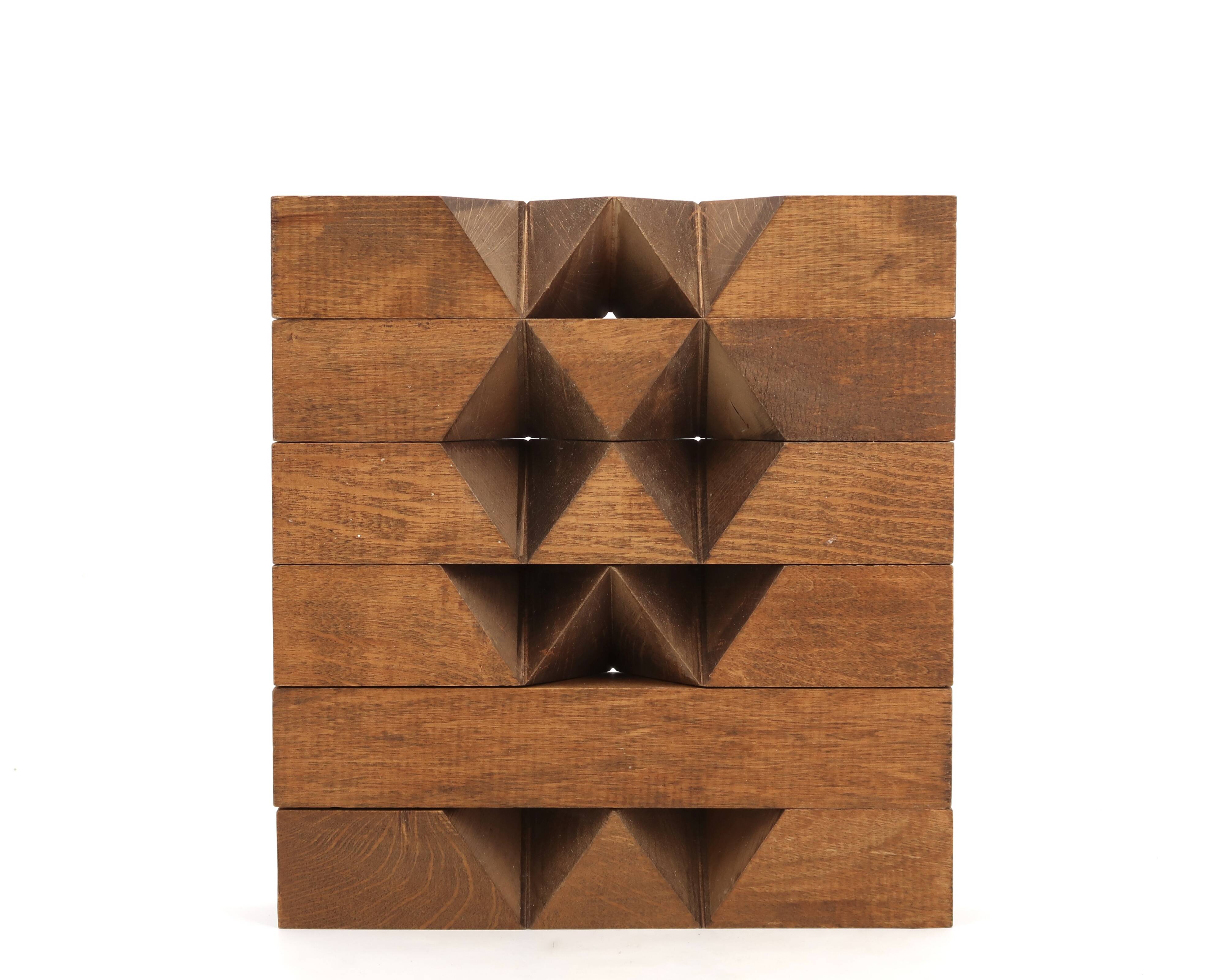 Minimalist and geometric wooden sculpture, 1970s.