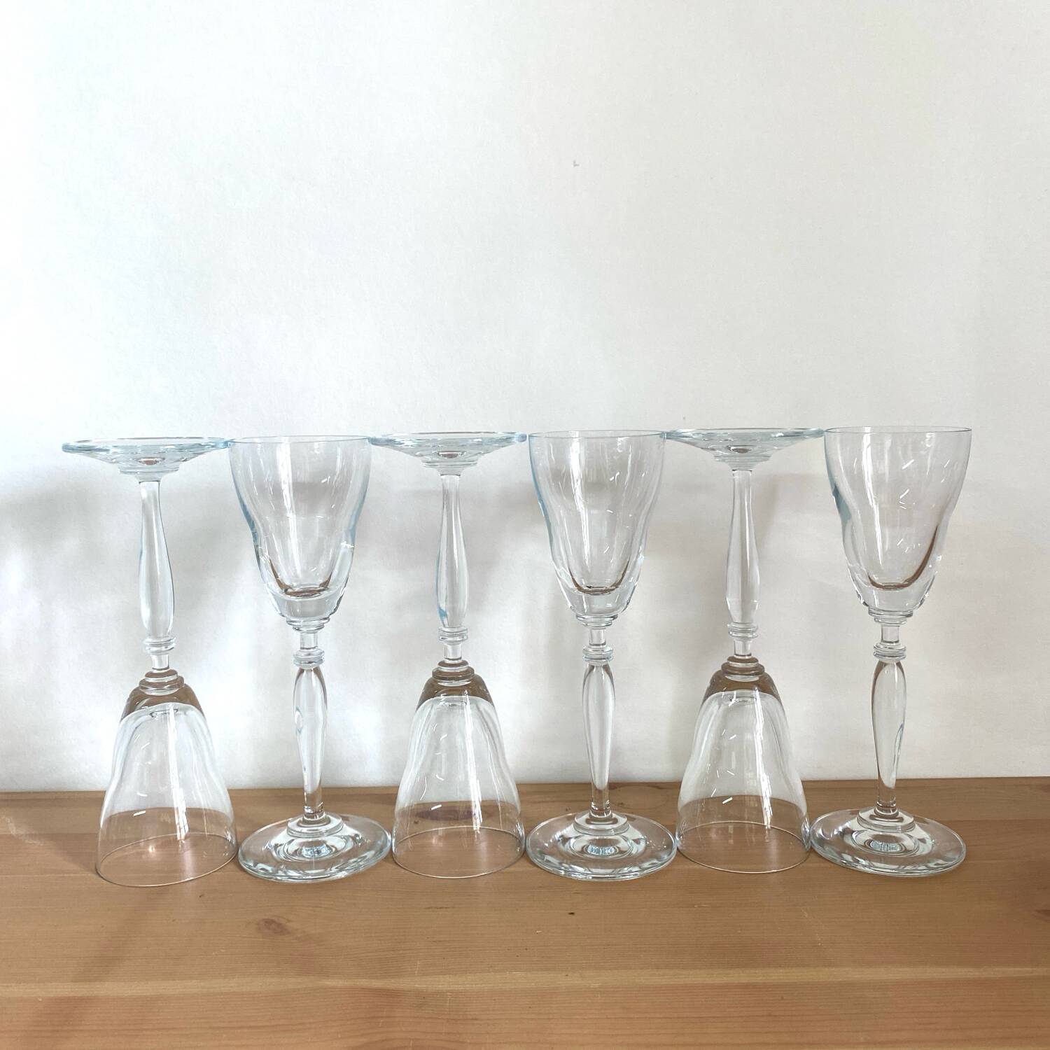 Vintage champagne flutes - tulip effect