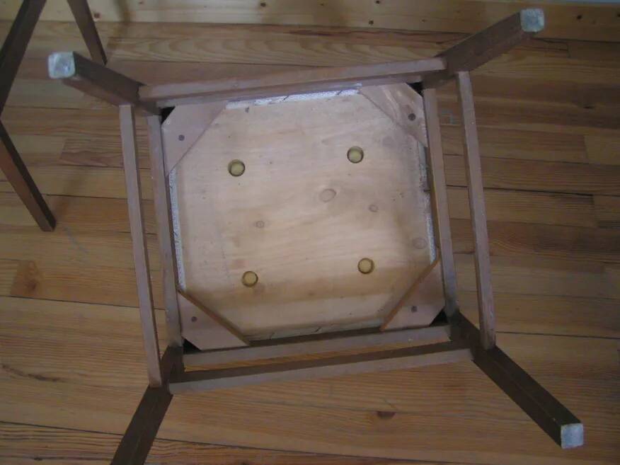 Set of 4 wooden chairs