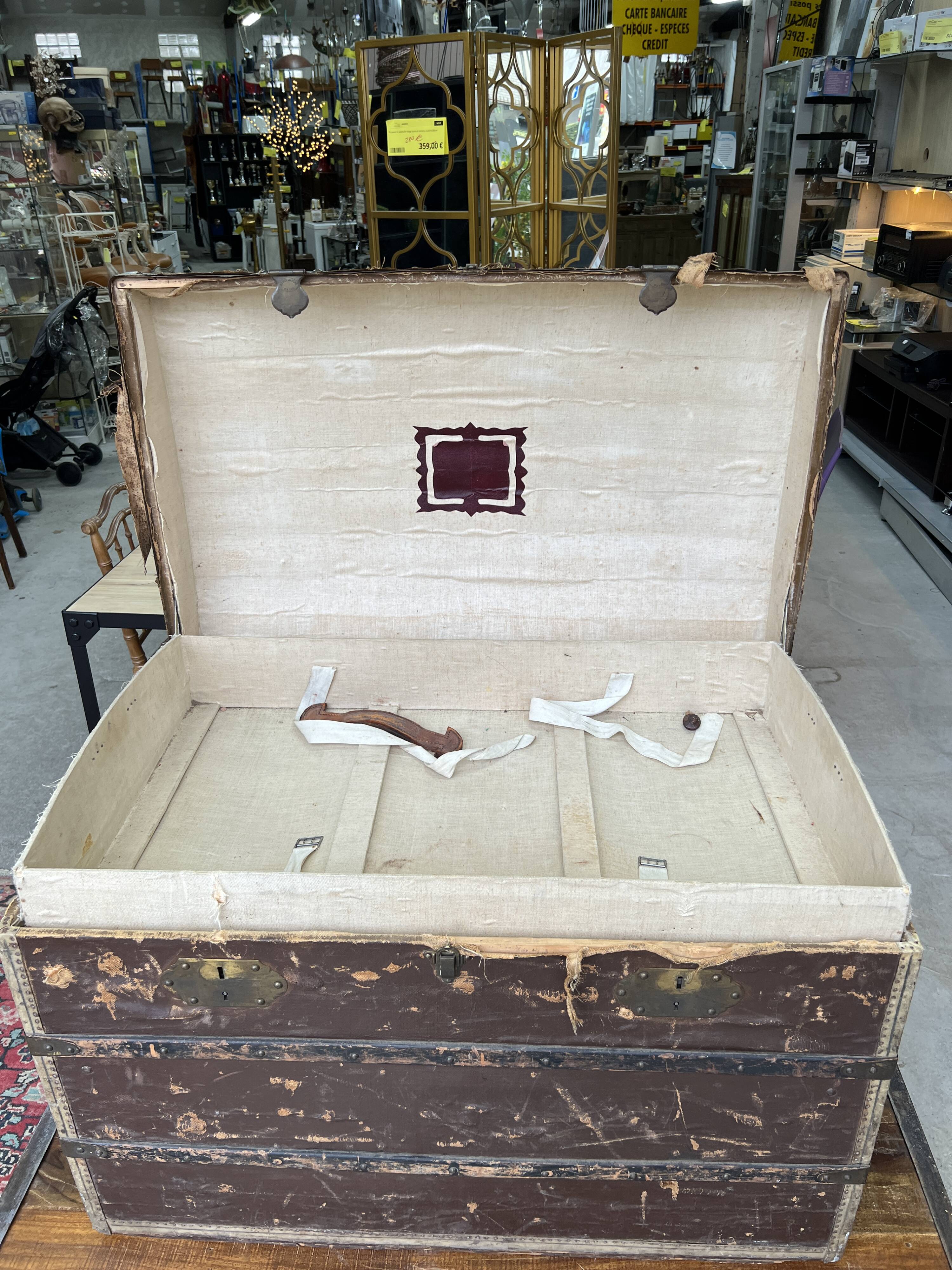 Wooden trunk "Au bon Marché Paris"