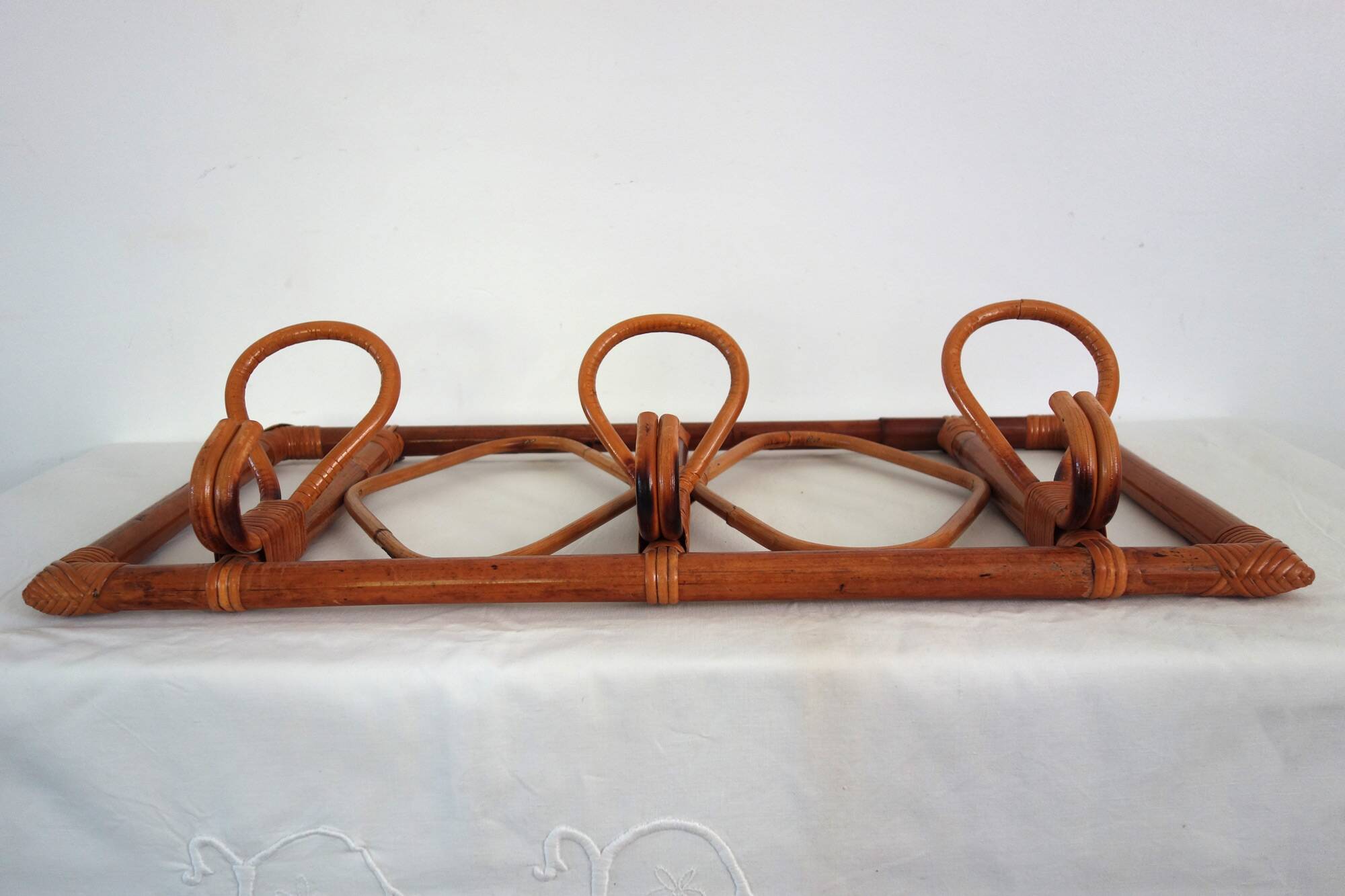 Vintage wall coat rack in bamboo and rattan.