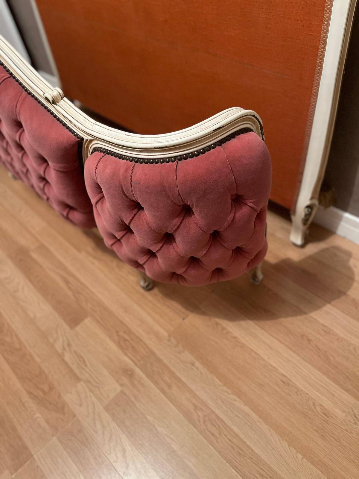 Upholstered bed in rosewood fabric