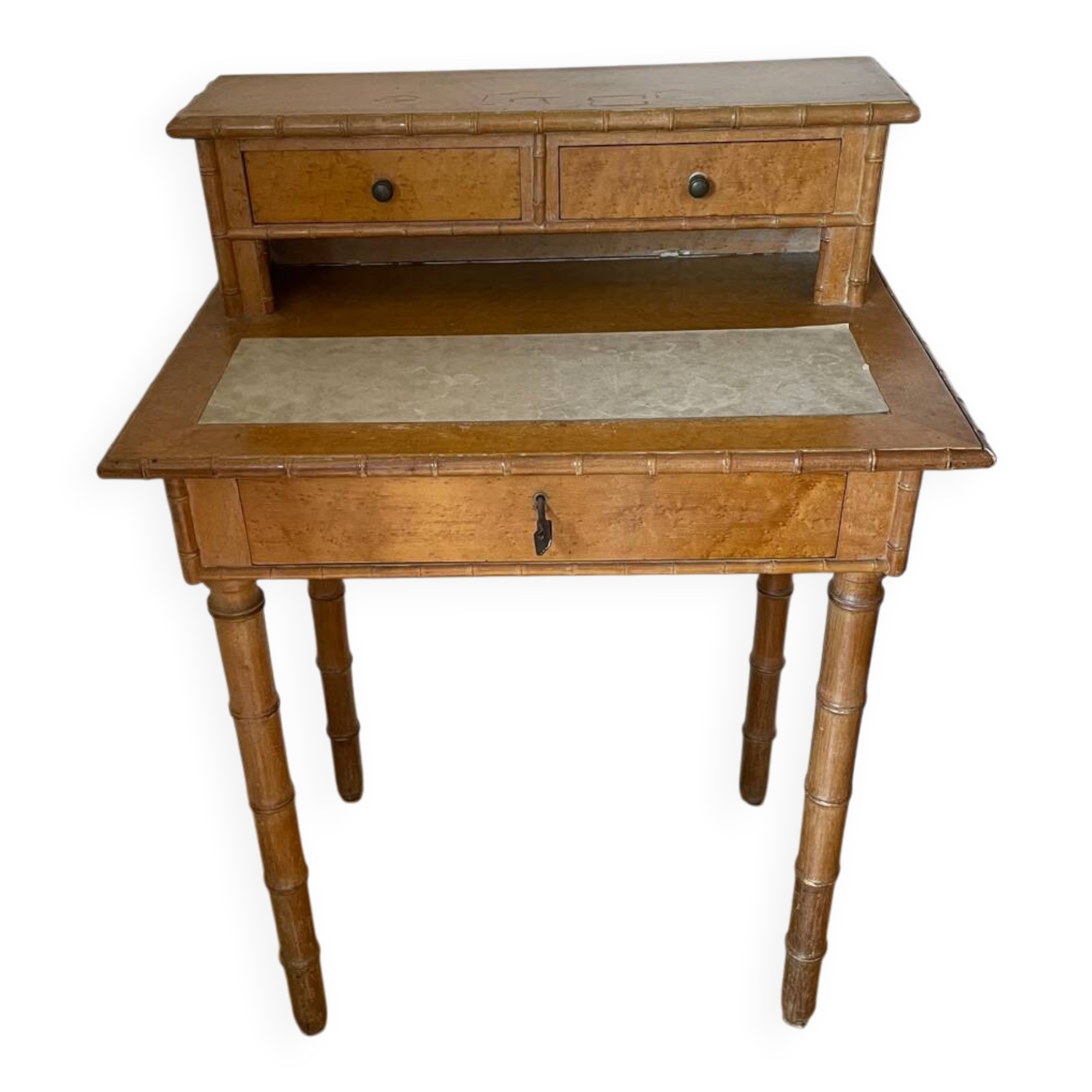 Petit bureau ou bonheur du jour