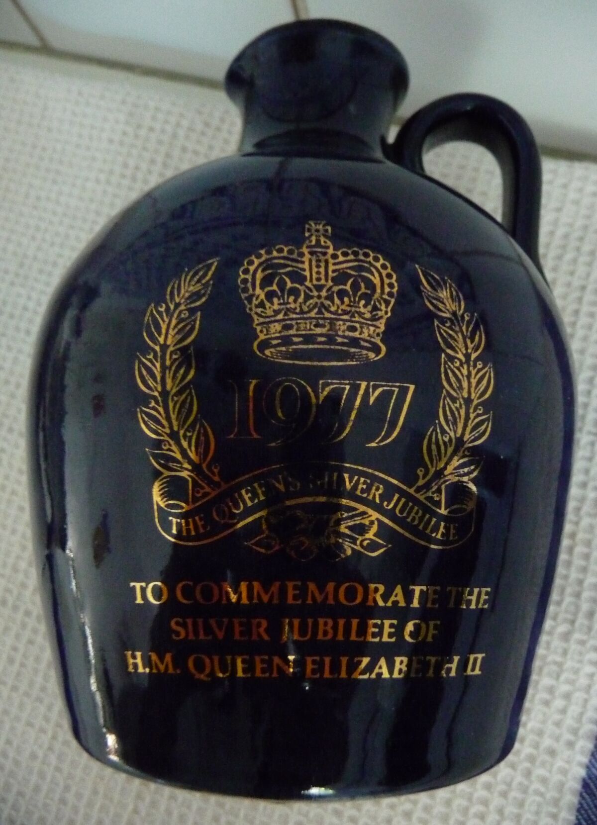 Small ceramic jug: Jubilee 1977 Queen Elizabeth II