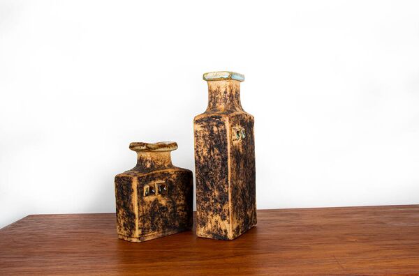 Deux Vases Suédois, brutaliste, grès et col émaillé, Curt Magnus Addin.