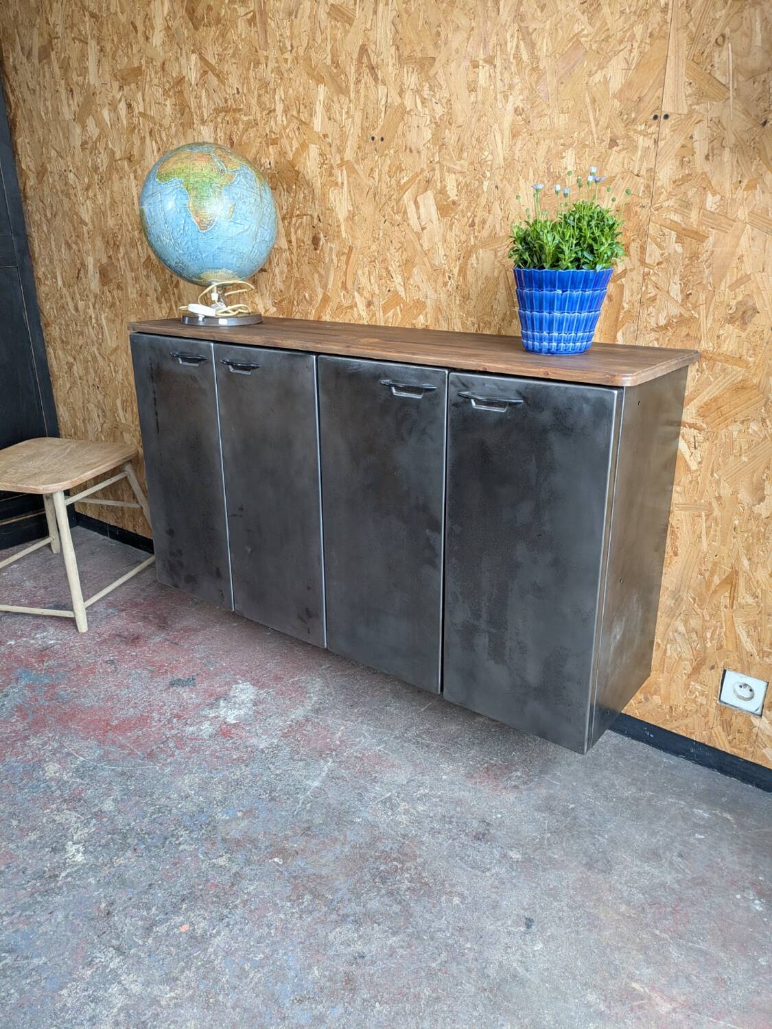 Wall-mounted industrial buffet