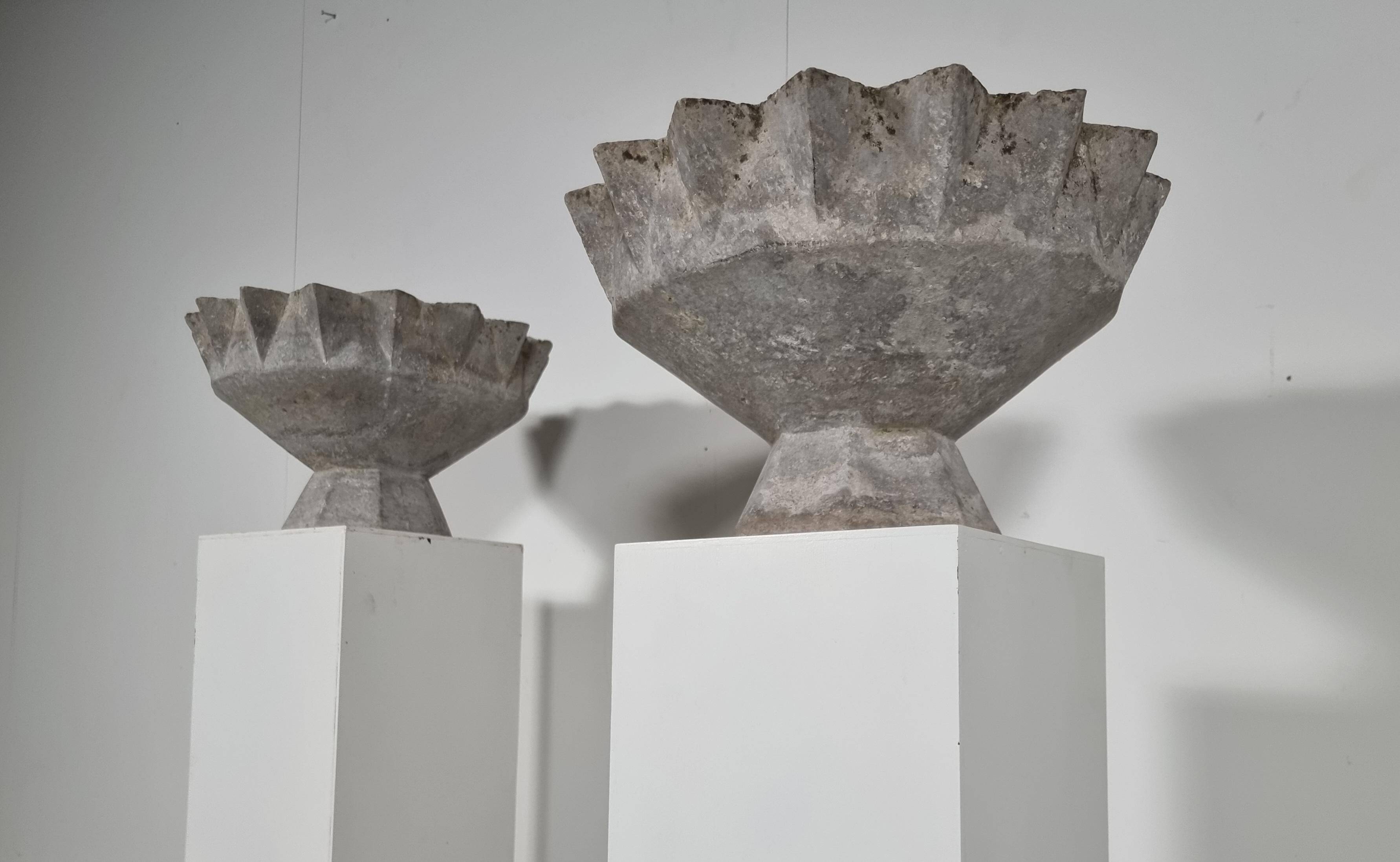 Set of 2 chalice-shaped planters by Willy Guhl, 1970.