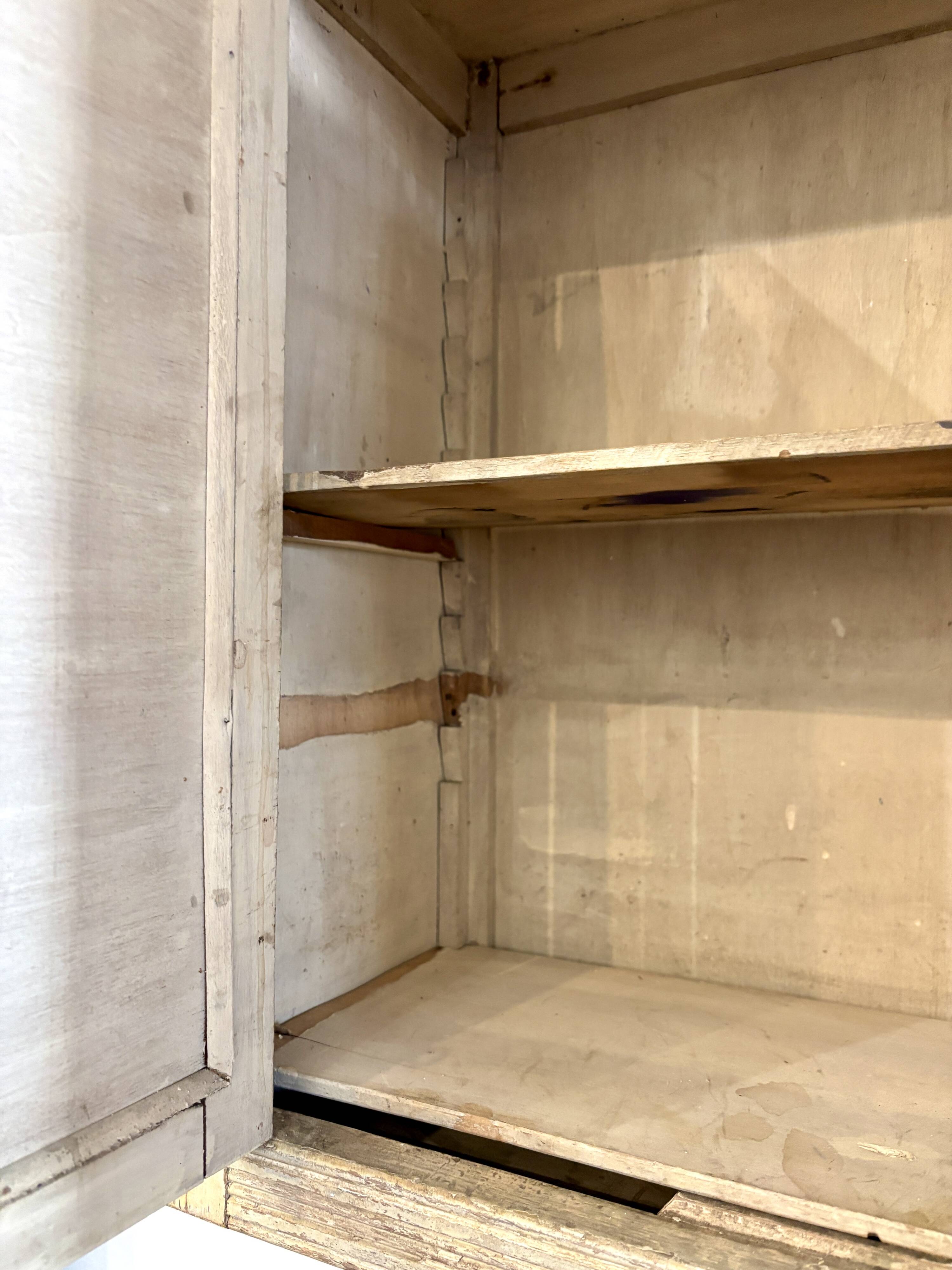 2-door wall cupboard in beige wood ☐ 59 x 50 cm