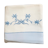 Drap brodé main fleurs et bande bleues  260X197
