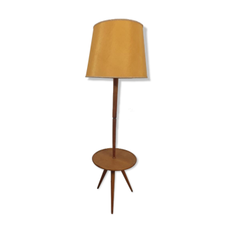 Tripod floor lamp