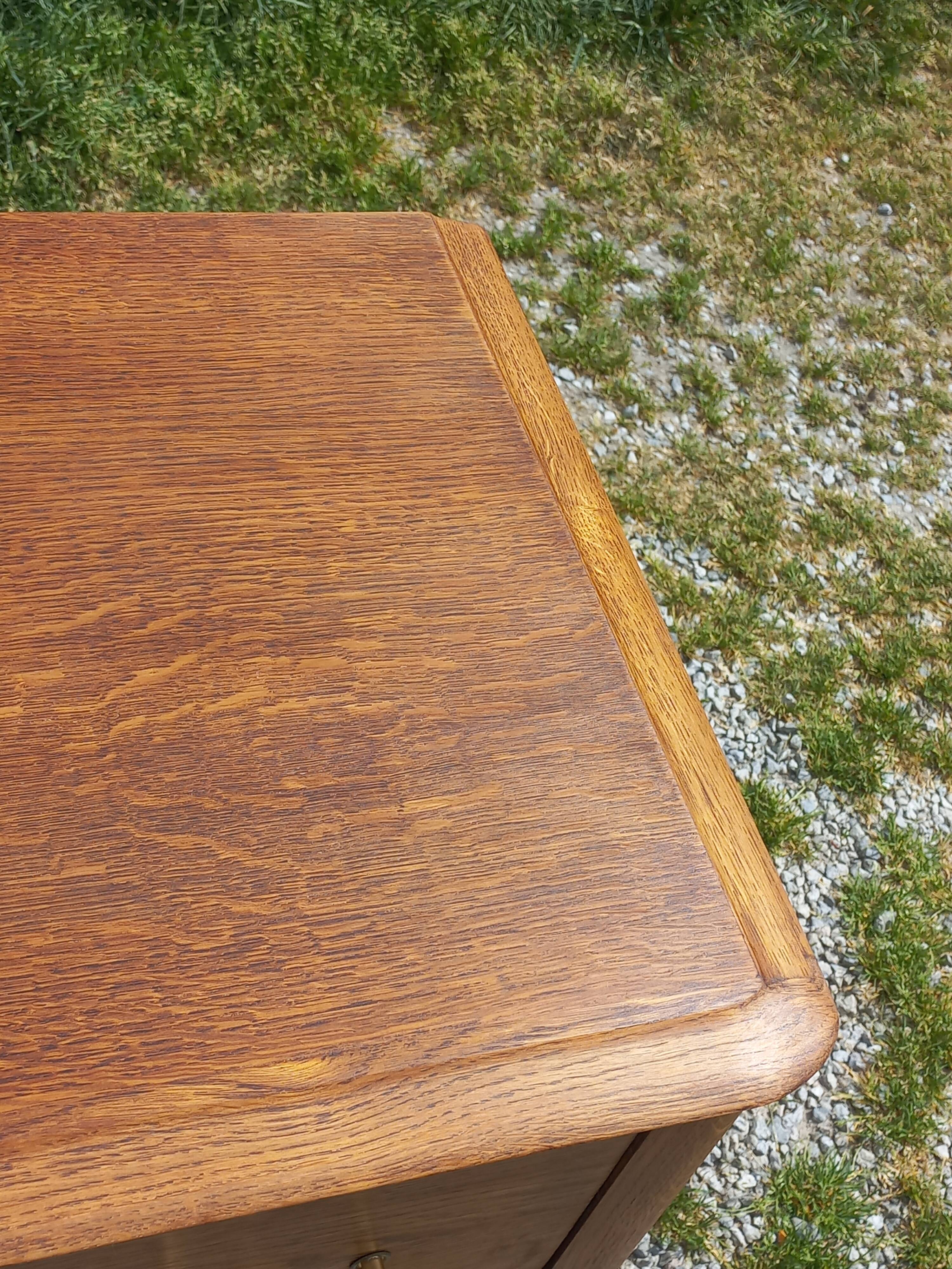 Vintage oak commode with tapered legs from the 1950s.