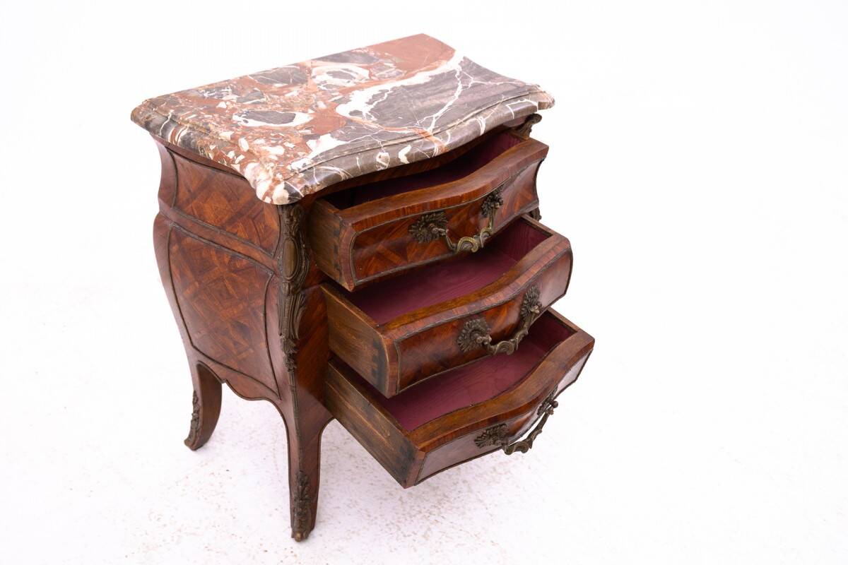 Paire de tables de chevet/commodes, France, vers 1920.