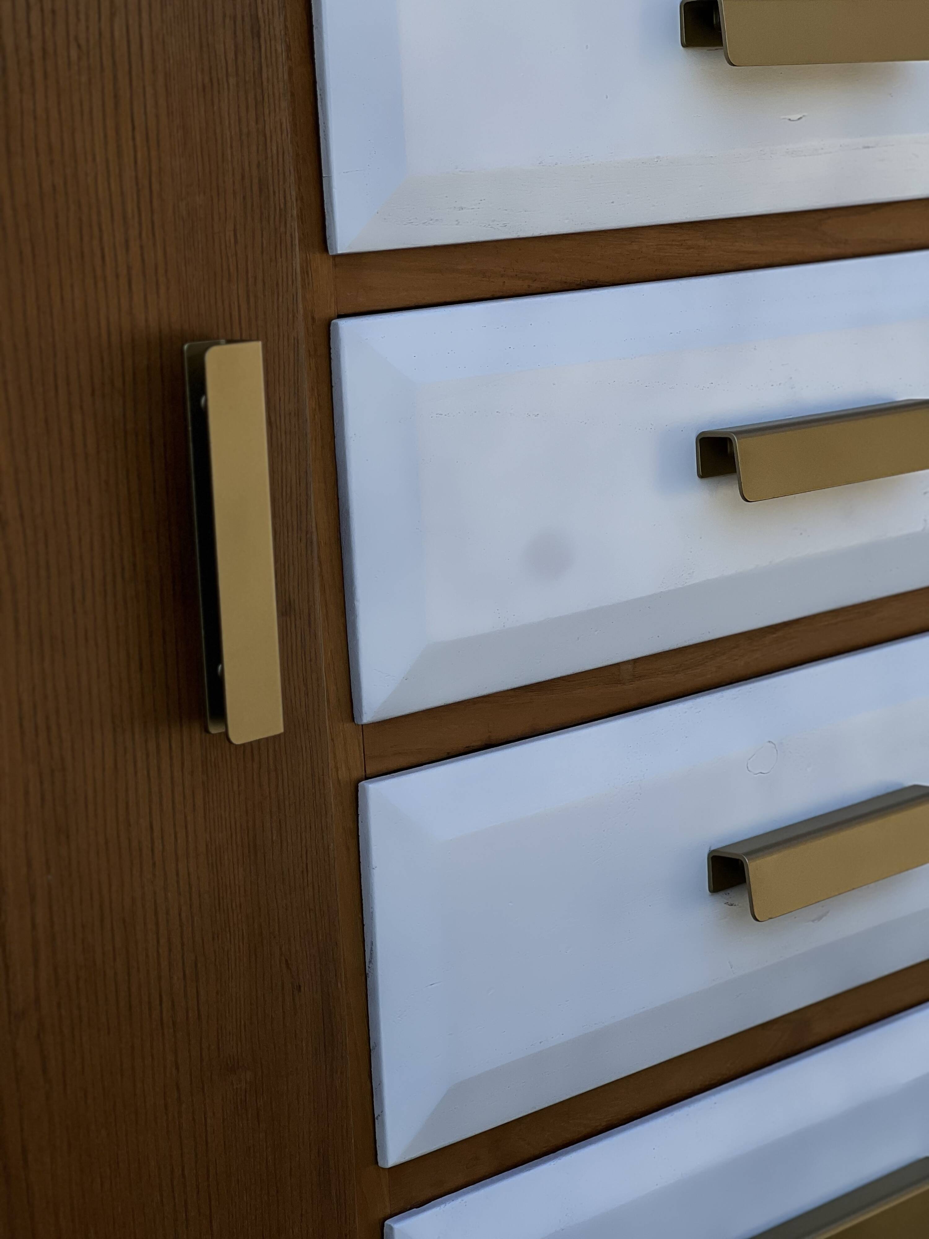 Wooden chest of drawers