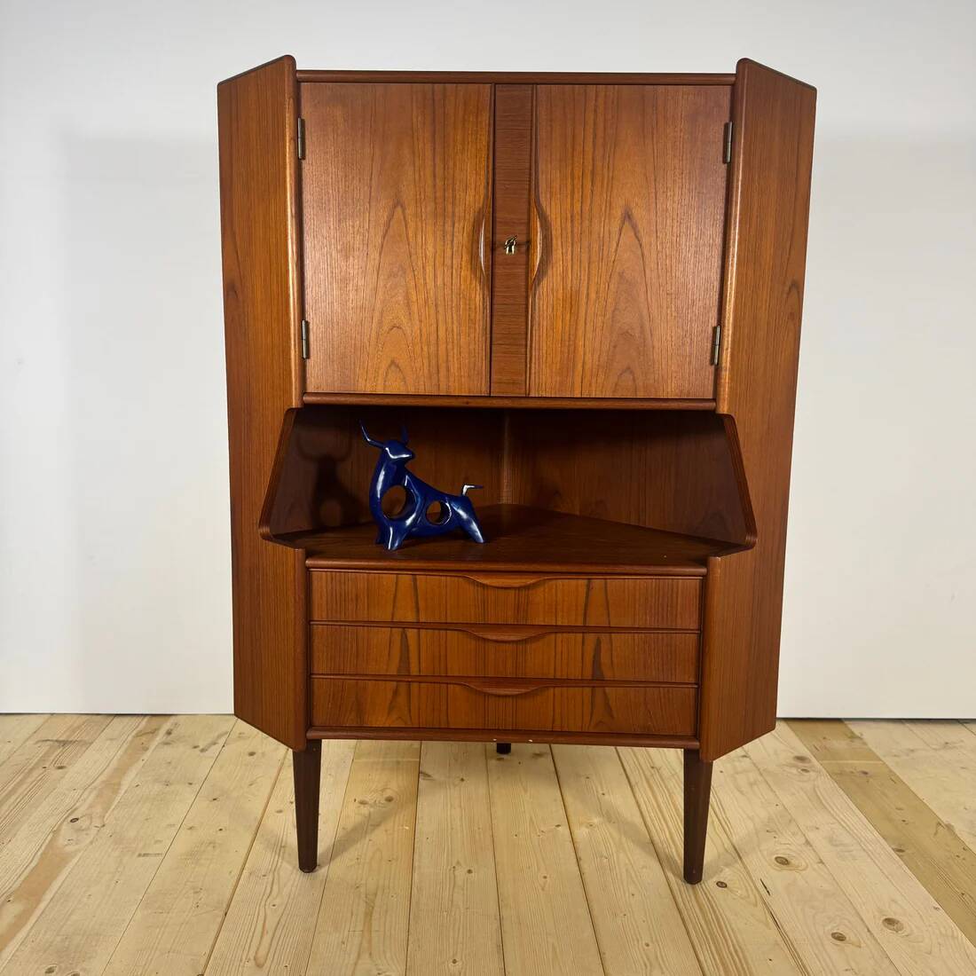 Meuble d'angle danois en teck – Mid-Century